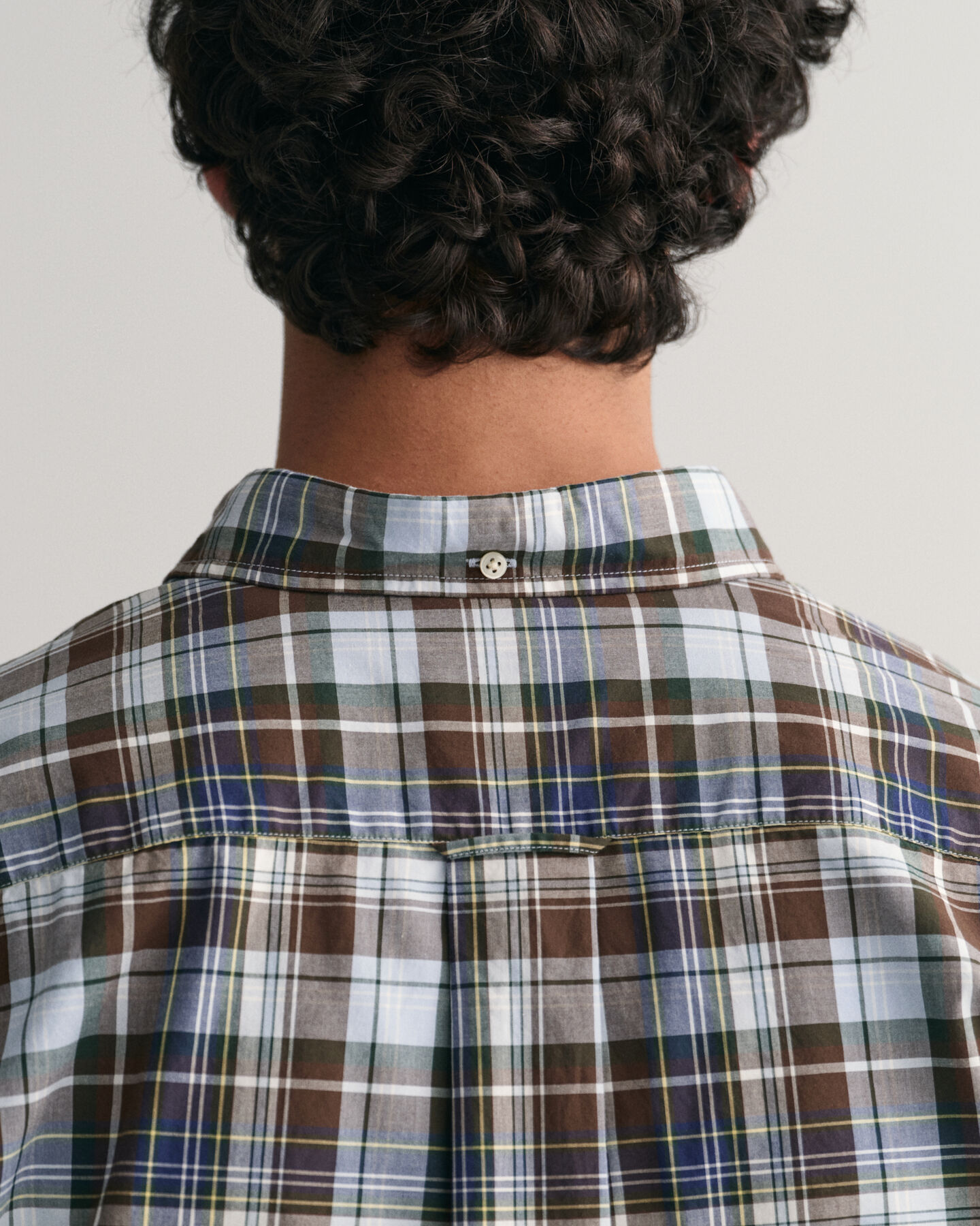 Camisa Regular Fit de popelina a cuadros de tama&ntilde;o medio