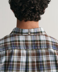 Camisa Regular Fit de popelina a cuadros de tama&ntilde;o medio