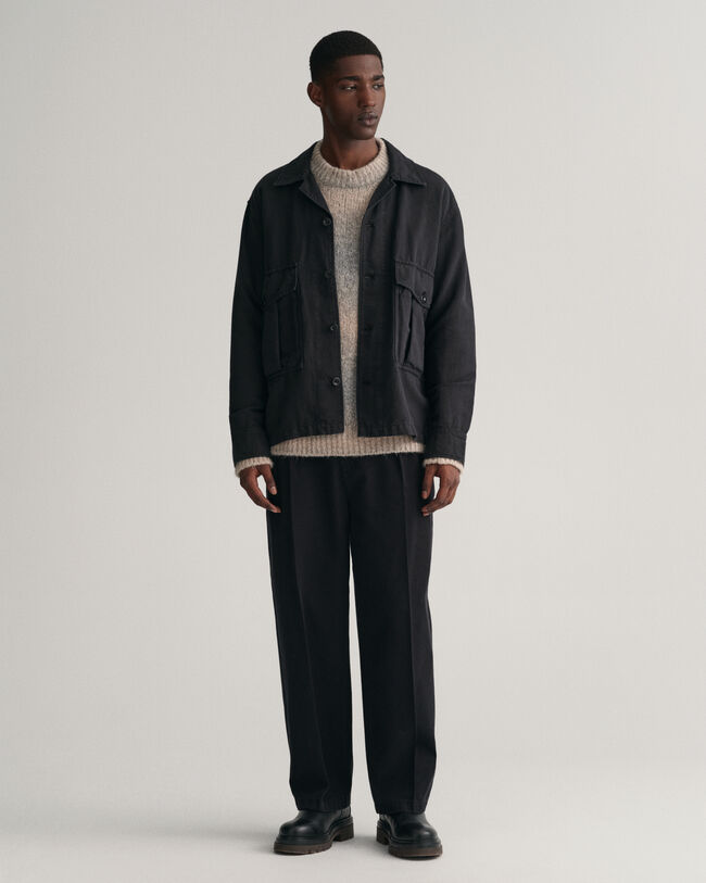 Pantalones chinos de pinzas en sarga