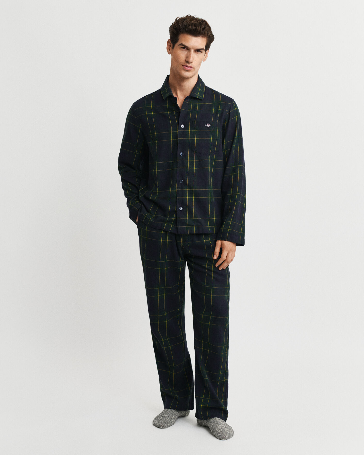 Caja de regalo con pijama de franela a cuadros