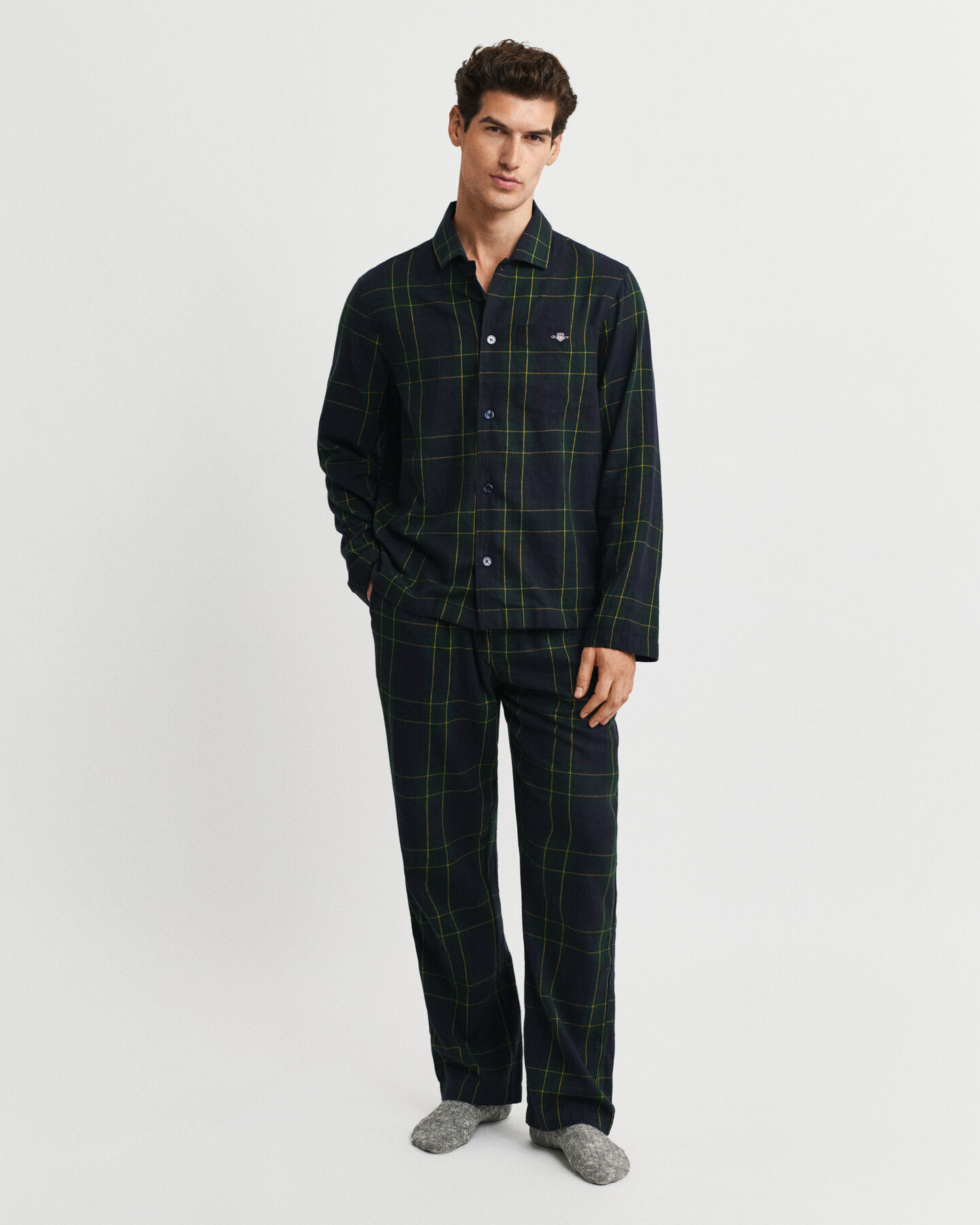 Caja de regalo con pijama de franela a cuadros