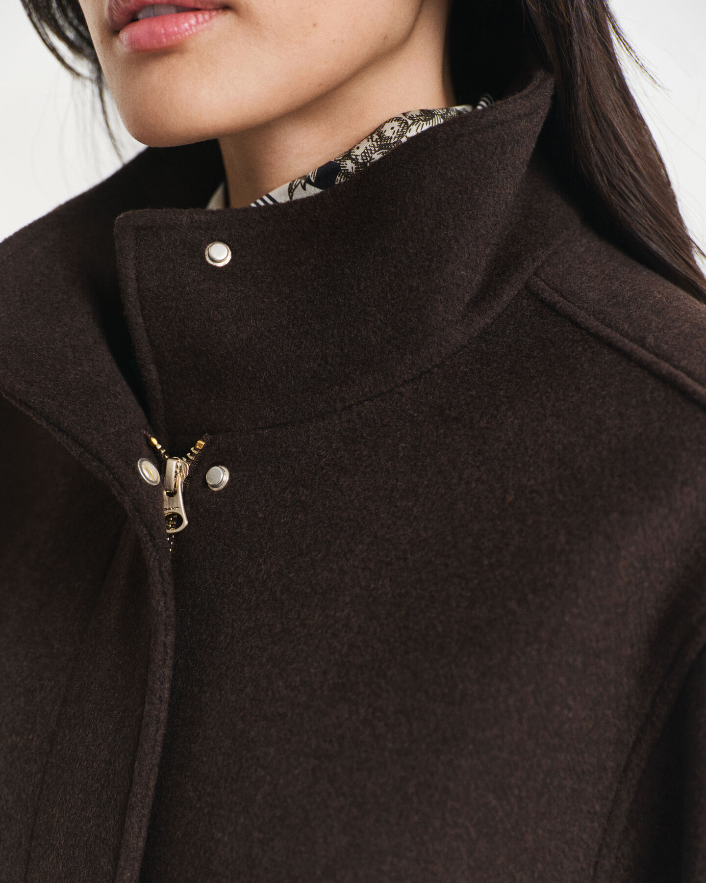 Chaqueta corta de lana con cremallera