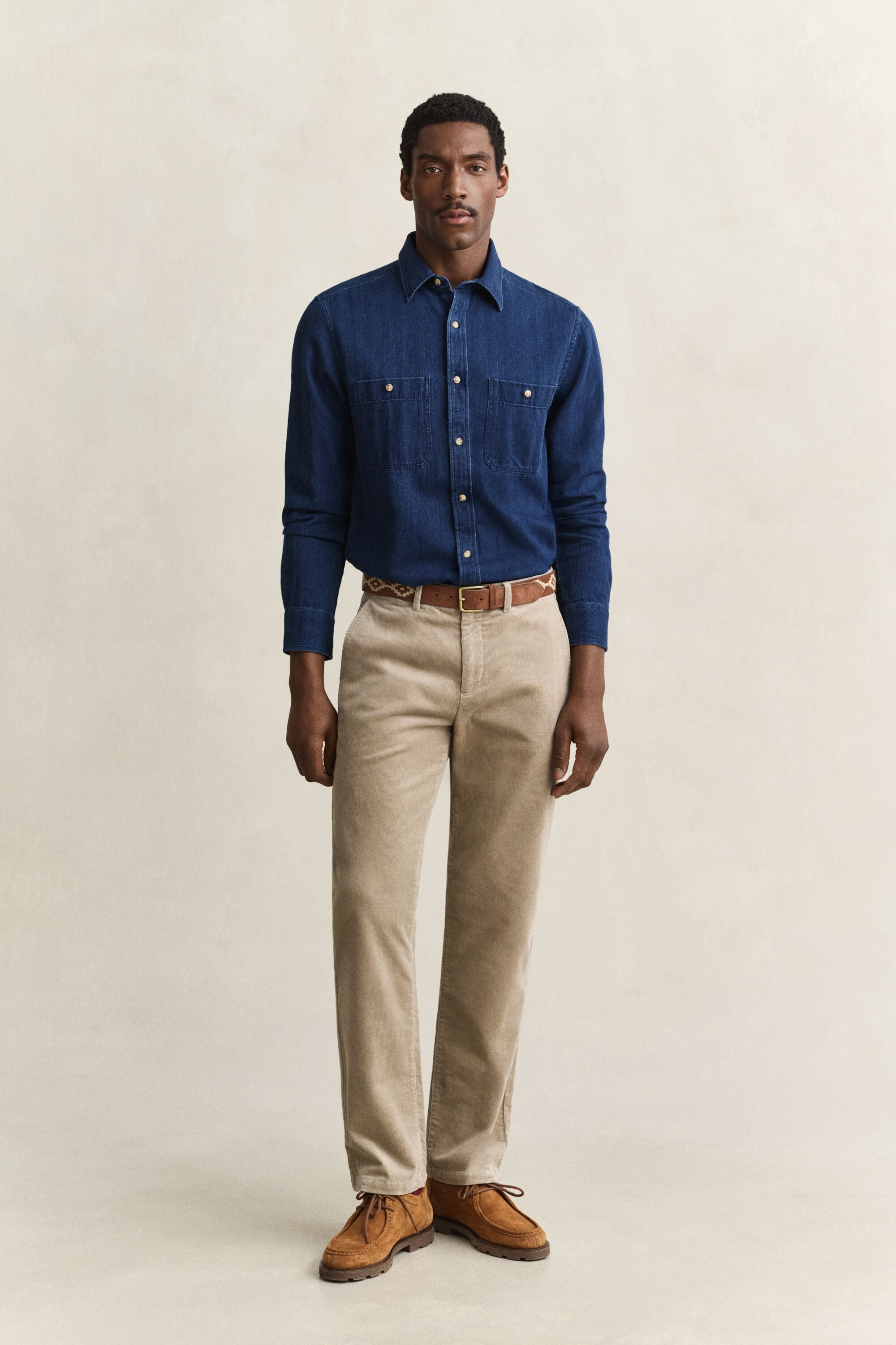 Pantalones chinos Regular Fit de pana