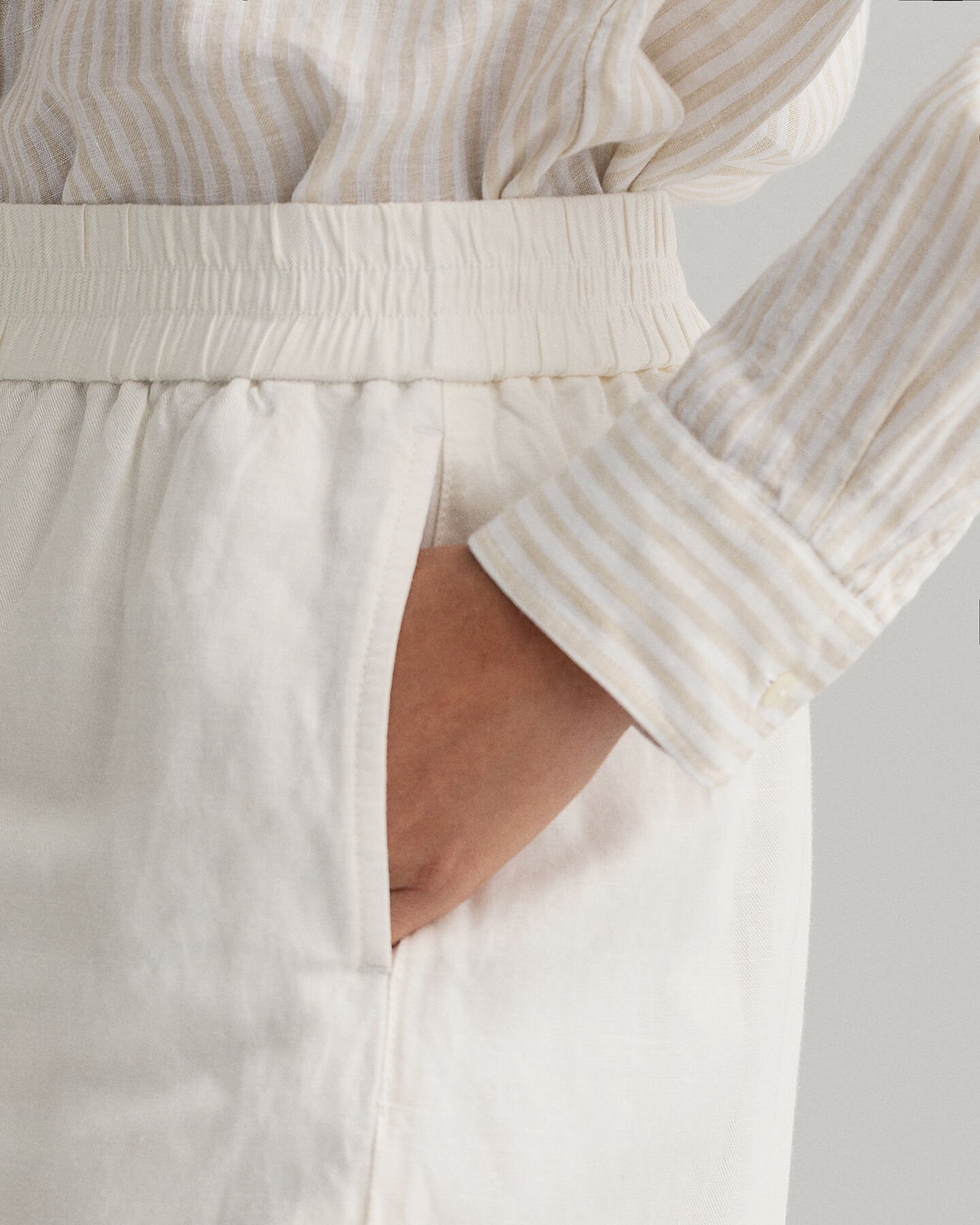 Pantalones cortos de lino y viscosa con cinturilla el&aacute;stica