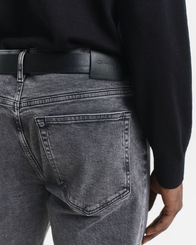 Vaqueros Regular Fit con lavado negro