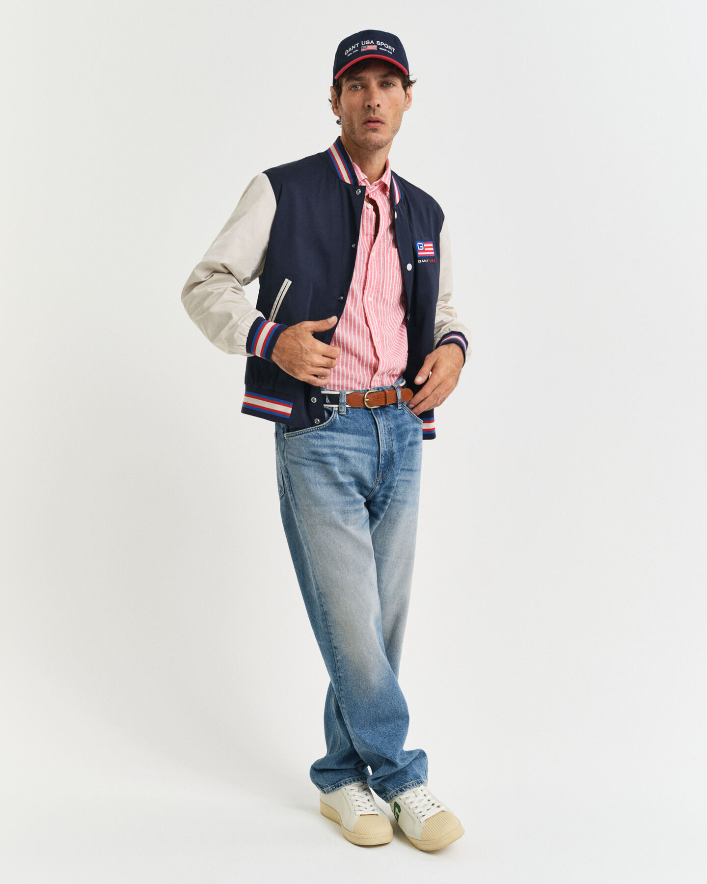 Camisa Regular Fit de manga corta a rayas en algod&oacute;n y lino