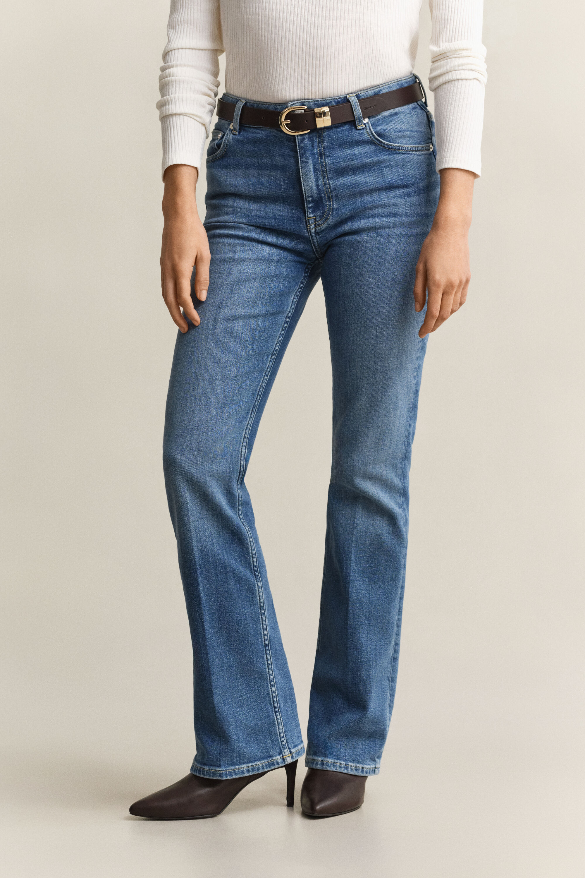 Vaqueros Slim Fit acampanados elásticos