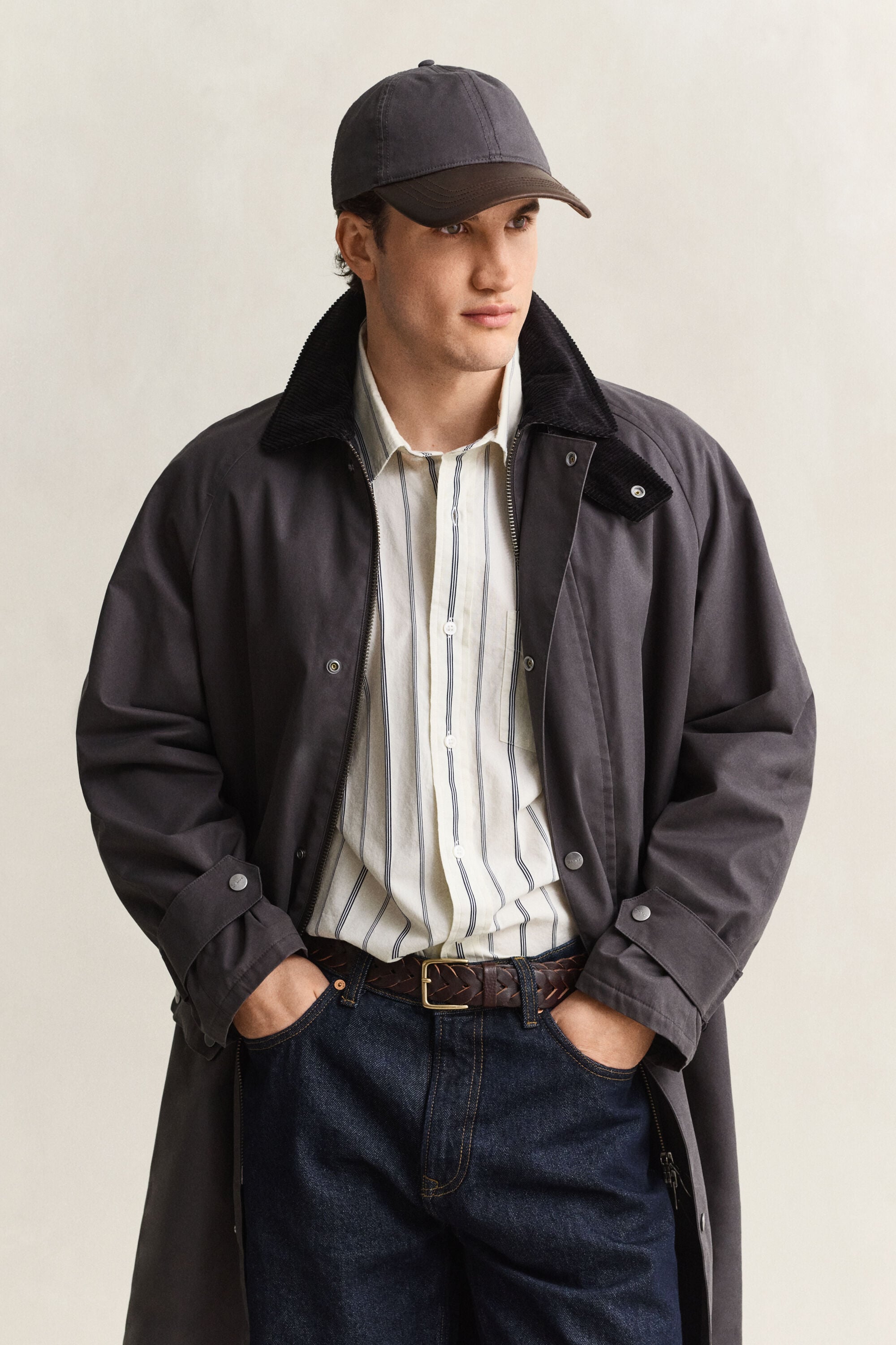 Gorra encerada con visera de piel