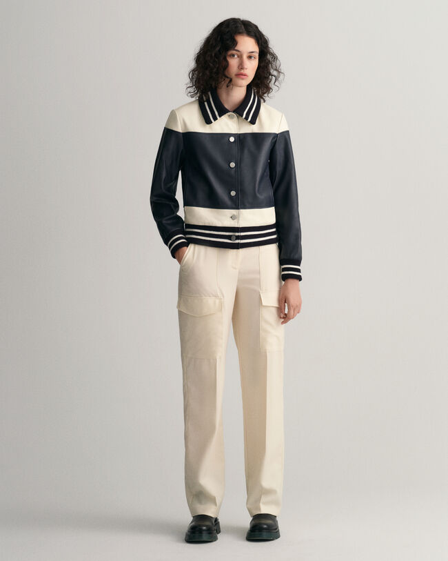 Cazadora de piel con diseño de bloques