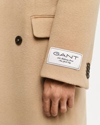 Abrigo de lana con doble botonadura