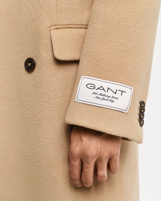 Abrigo de lana con doble botonadura