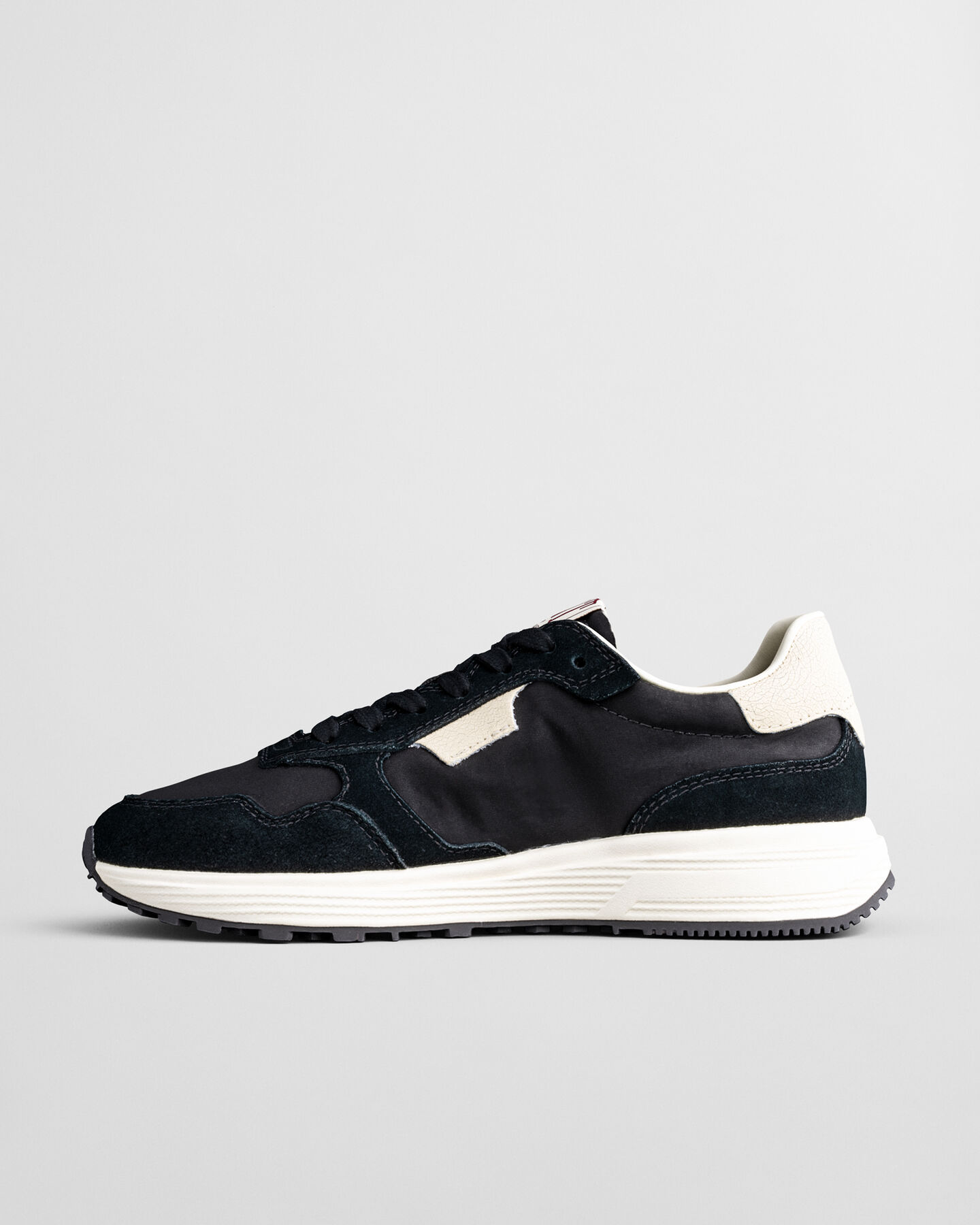 Zapatillas Beywin de ante y nailon