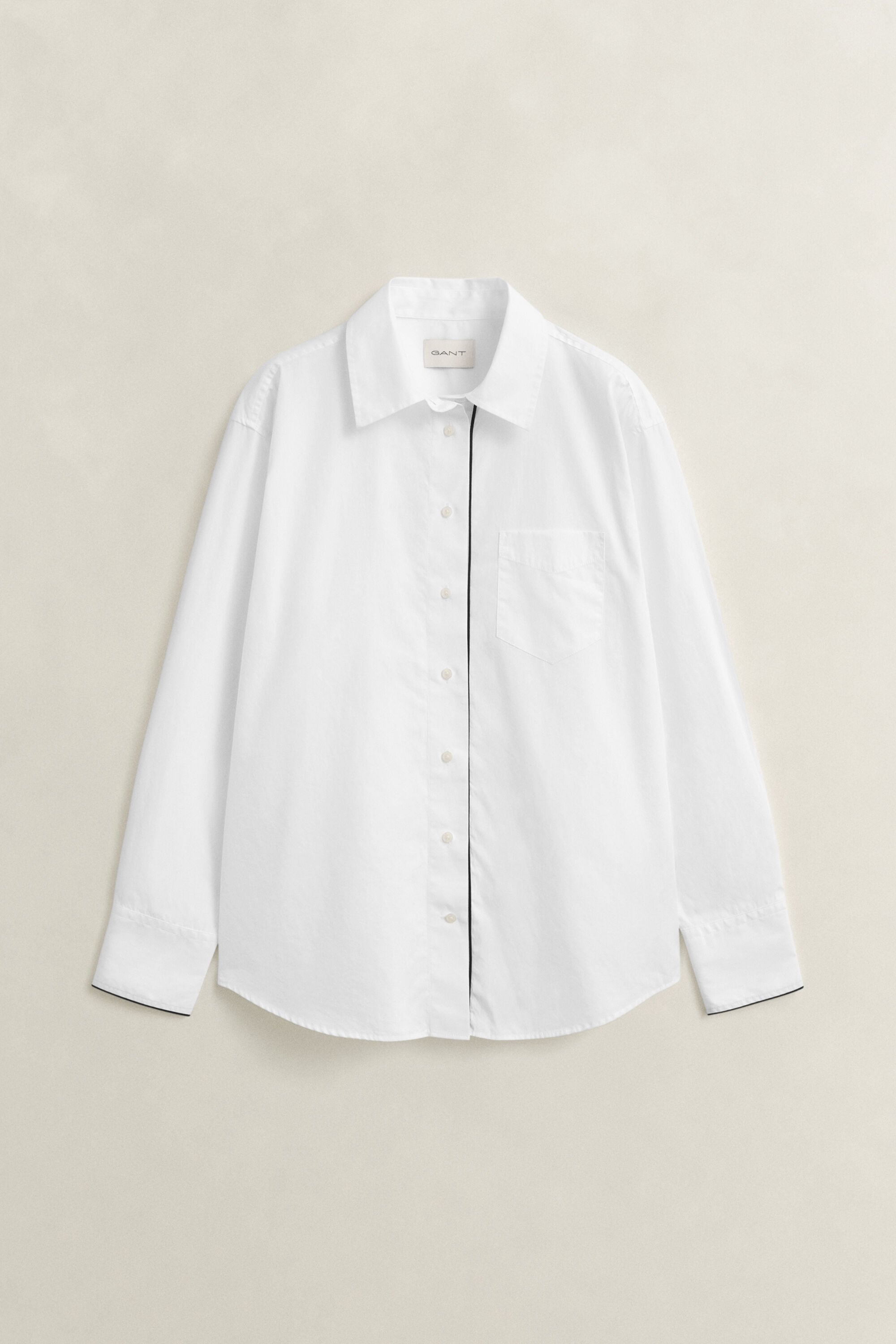 Camisa con detalle de ribetes