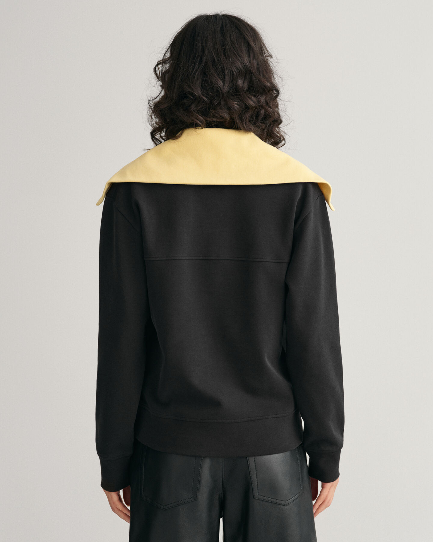 Sudadera con media cremallera y bloques de color