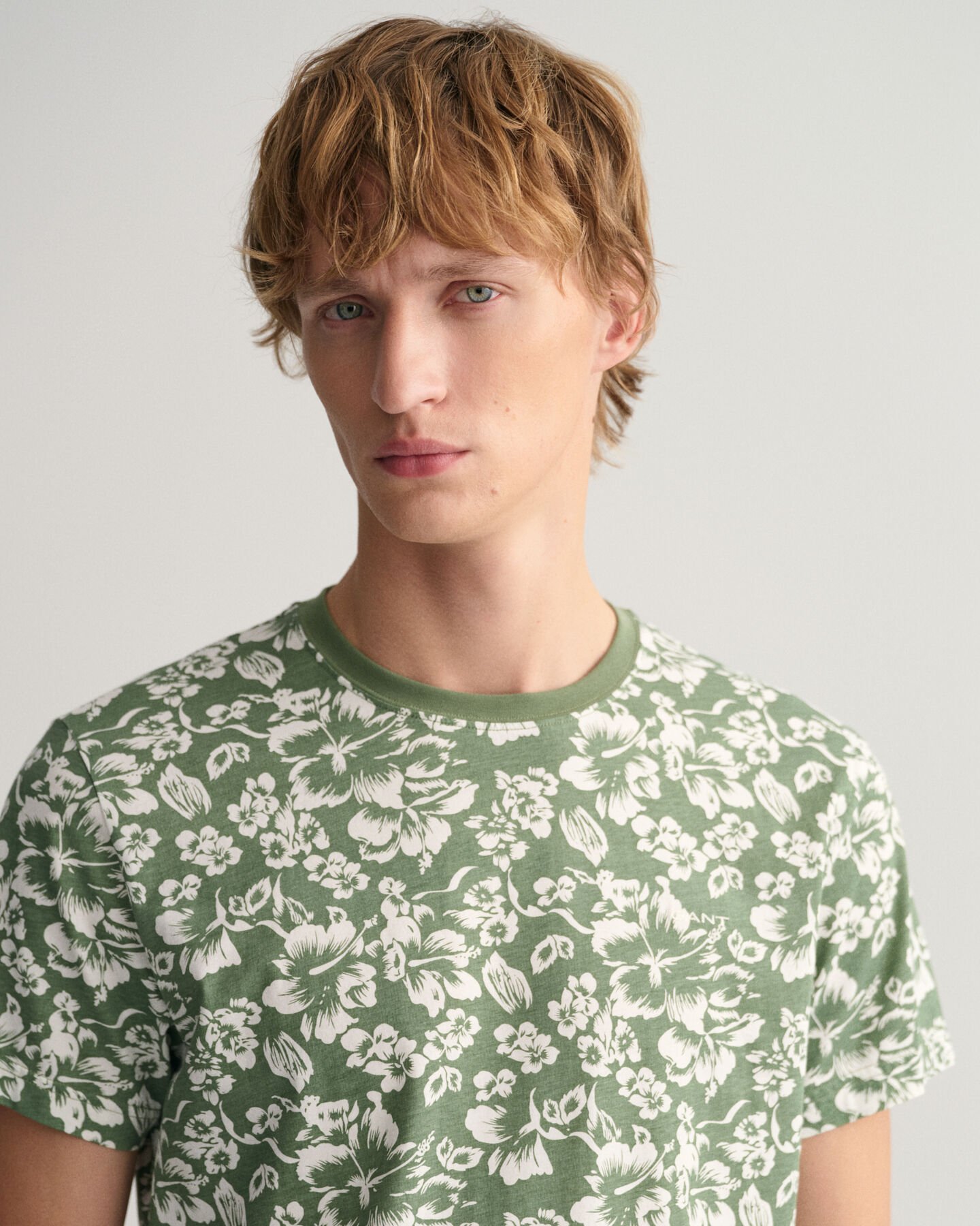 Camiseta con estampado de flores