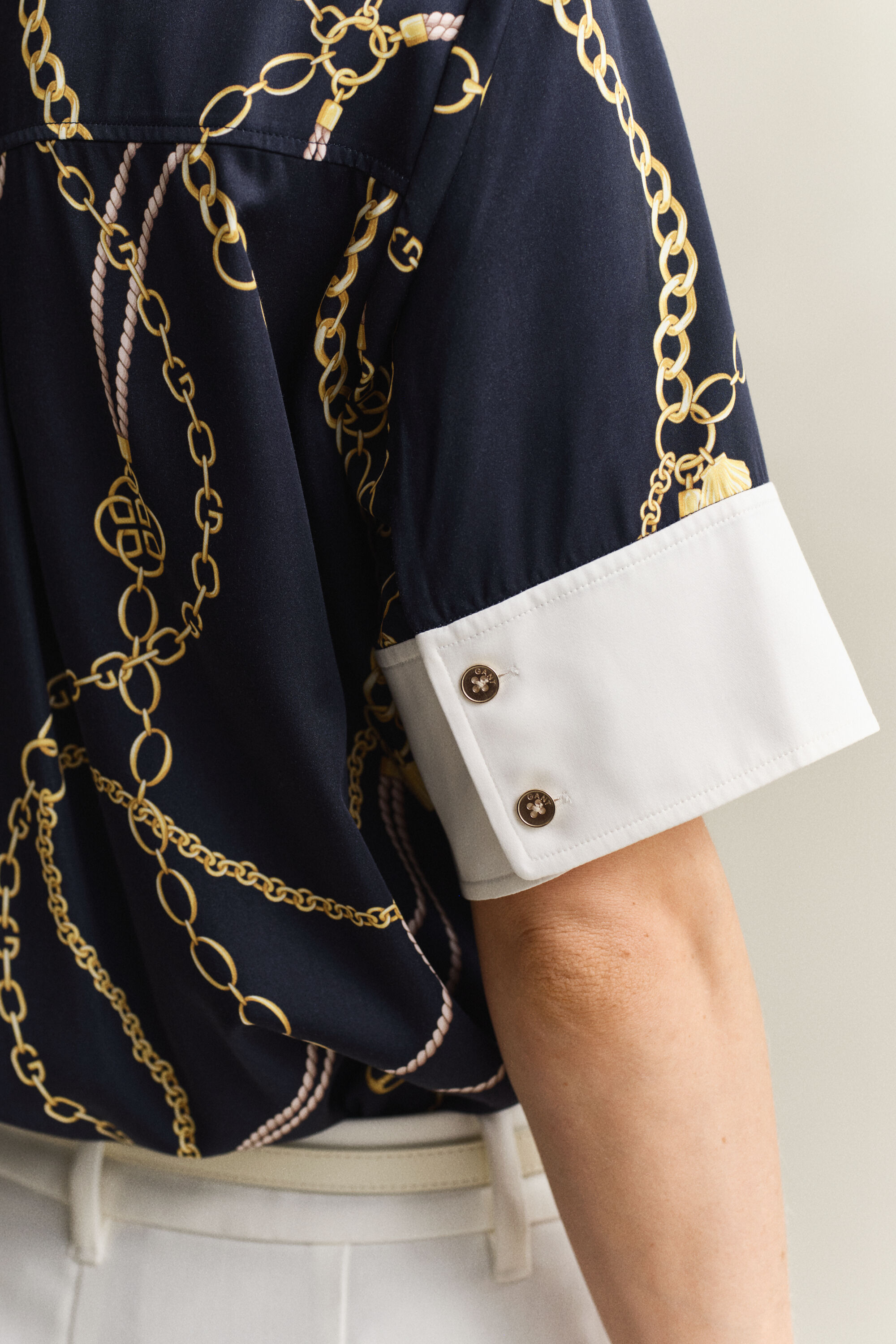 Blusa con diseño en contraste