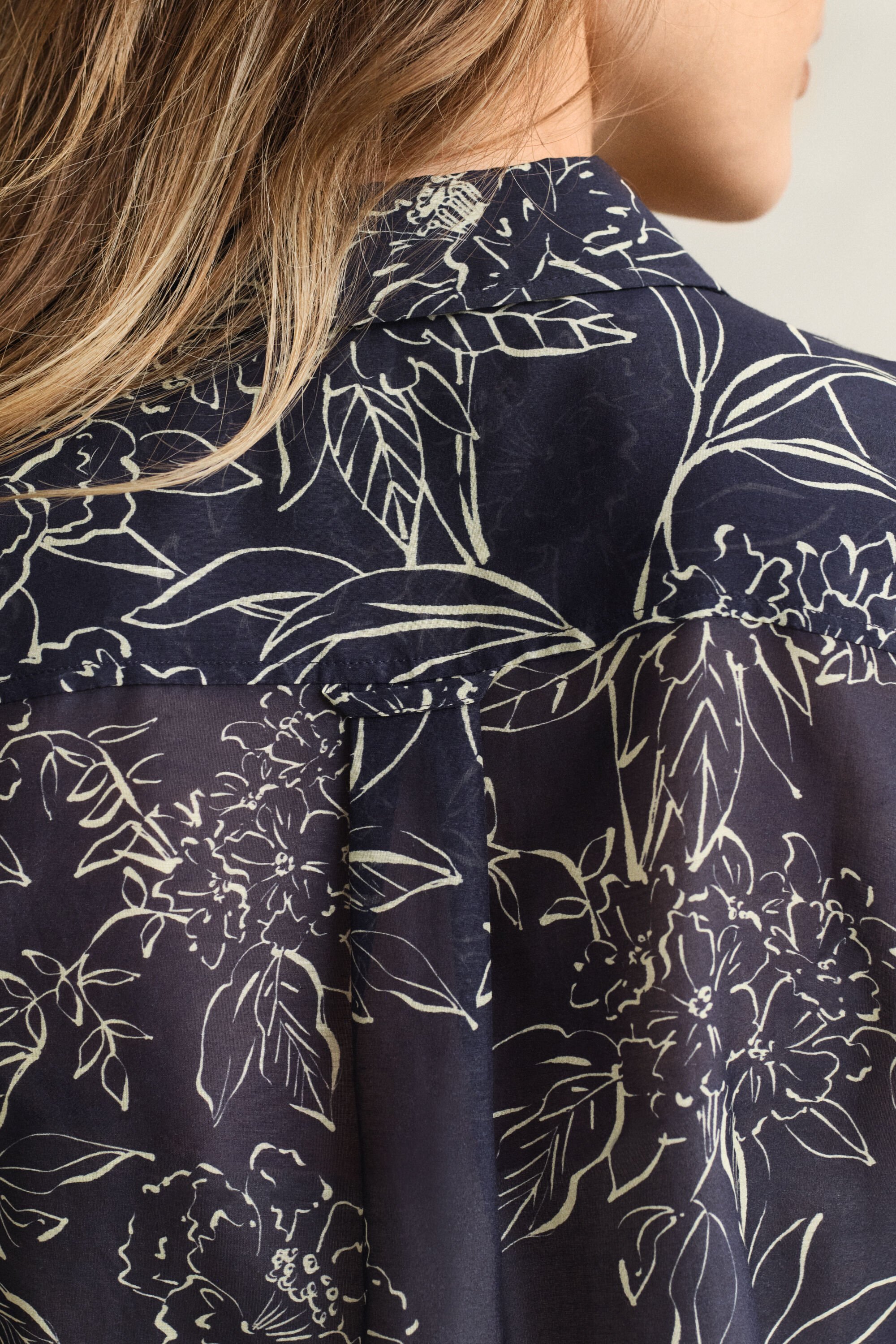 Camisa Regular Fit de seda y algodón con estampado de flores