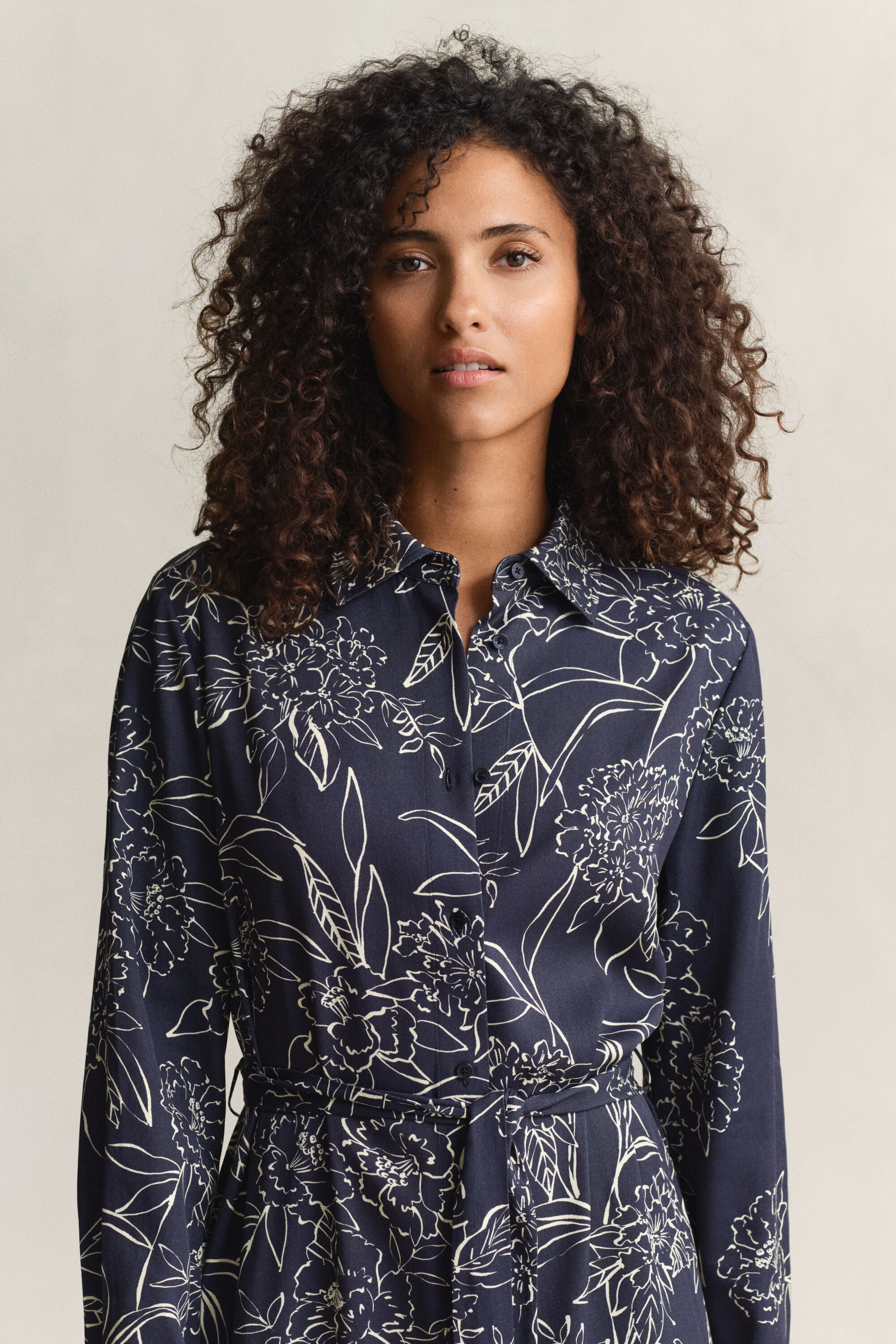 Vestido camisero con estampado floral