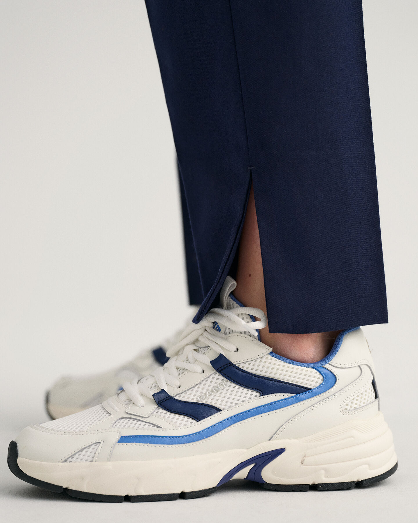 Pantalones Pull-On ajustados en el bajo