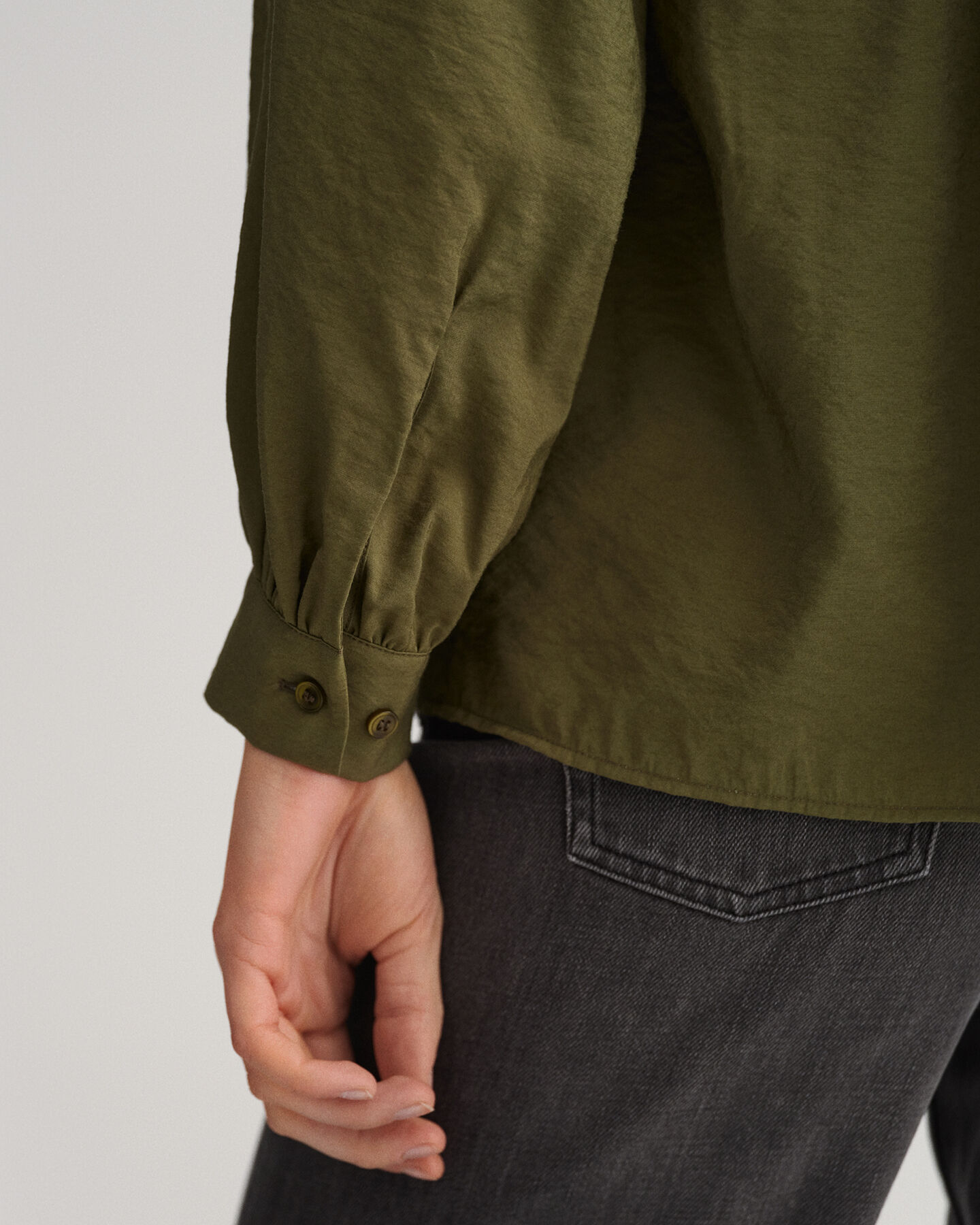 Blusa con cuello recto