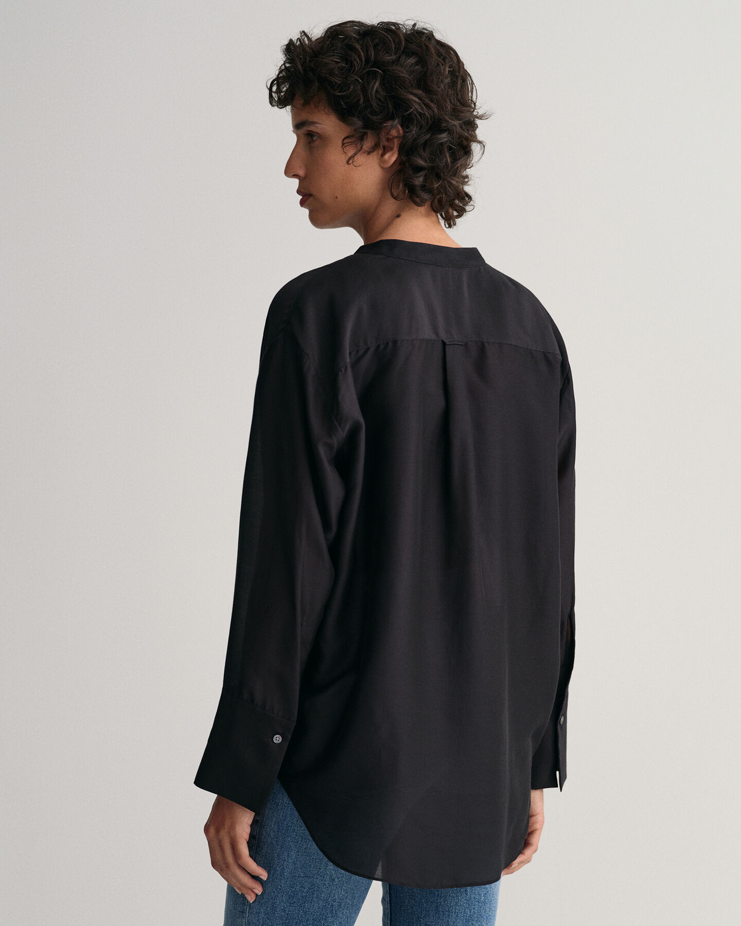 Blusa Relaxed Fit con cuello recto