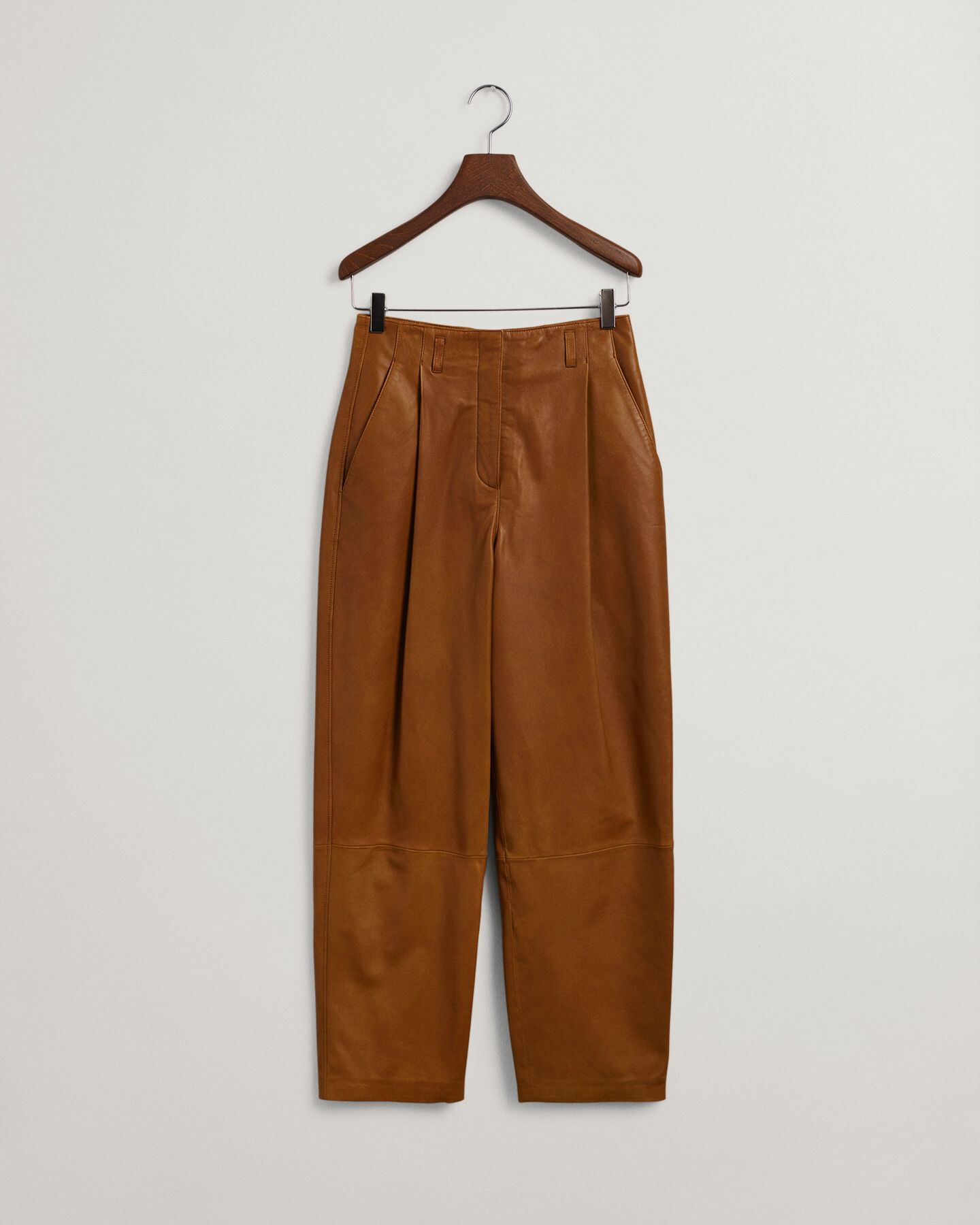 Pantalones de pinzas de piel