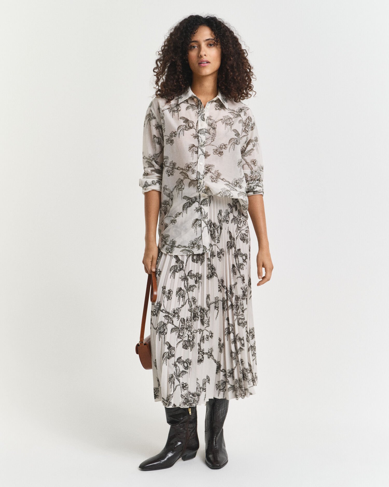 Falda midi plisada con estampado de árboles