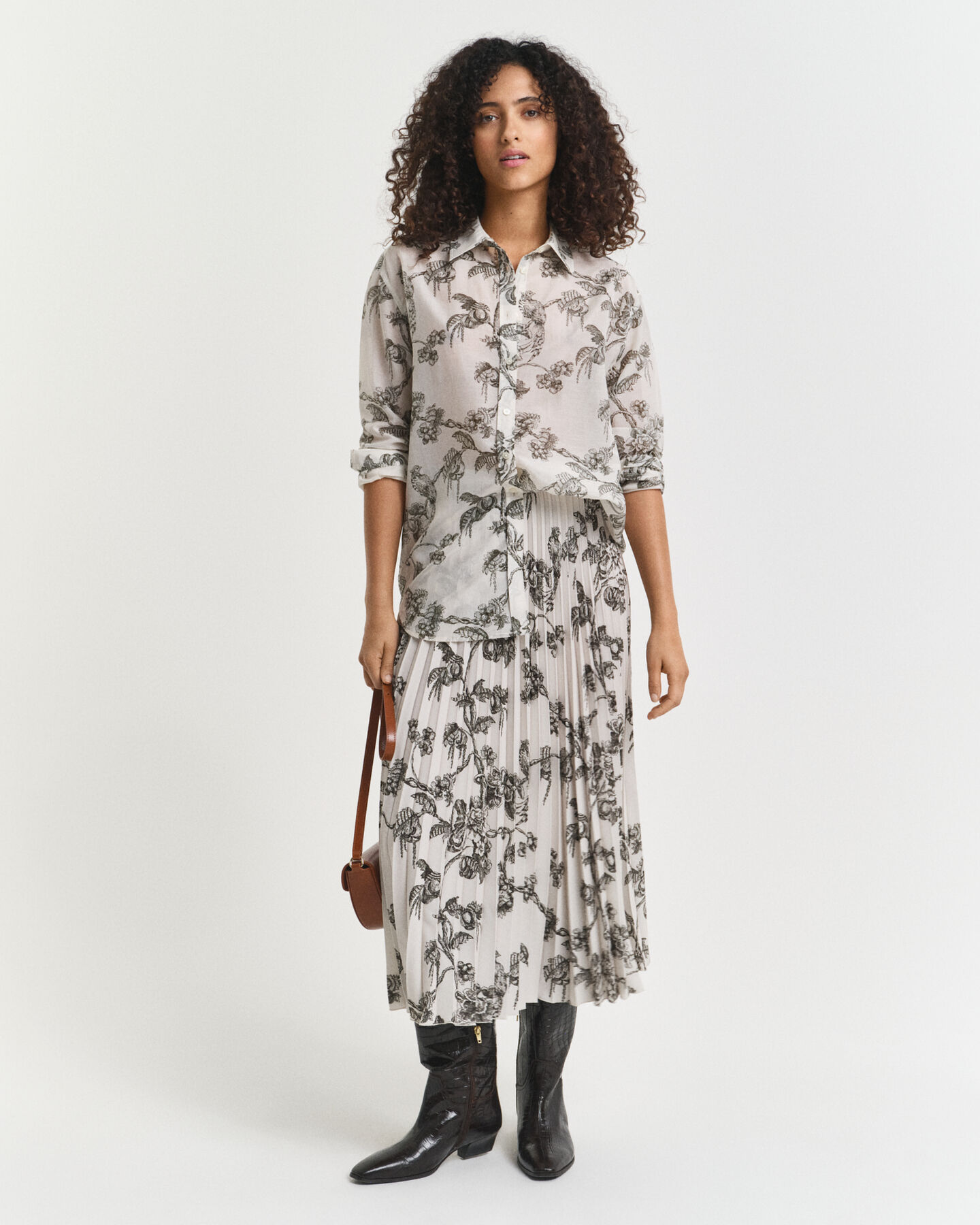 Falda midi plisada con estampado de árboles