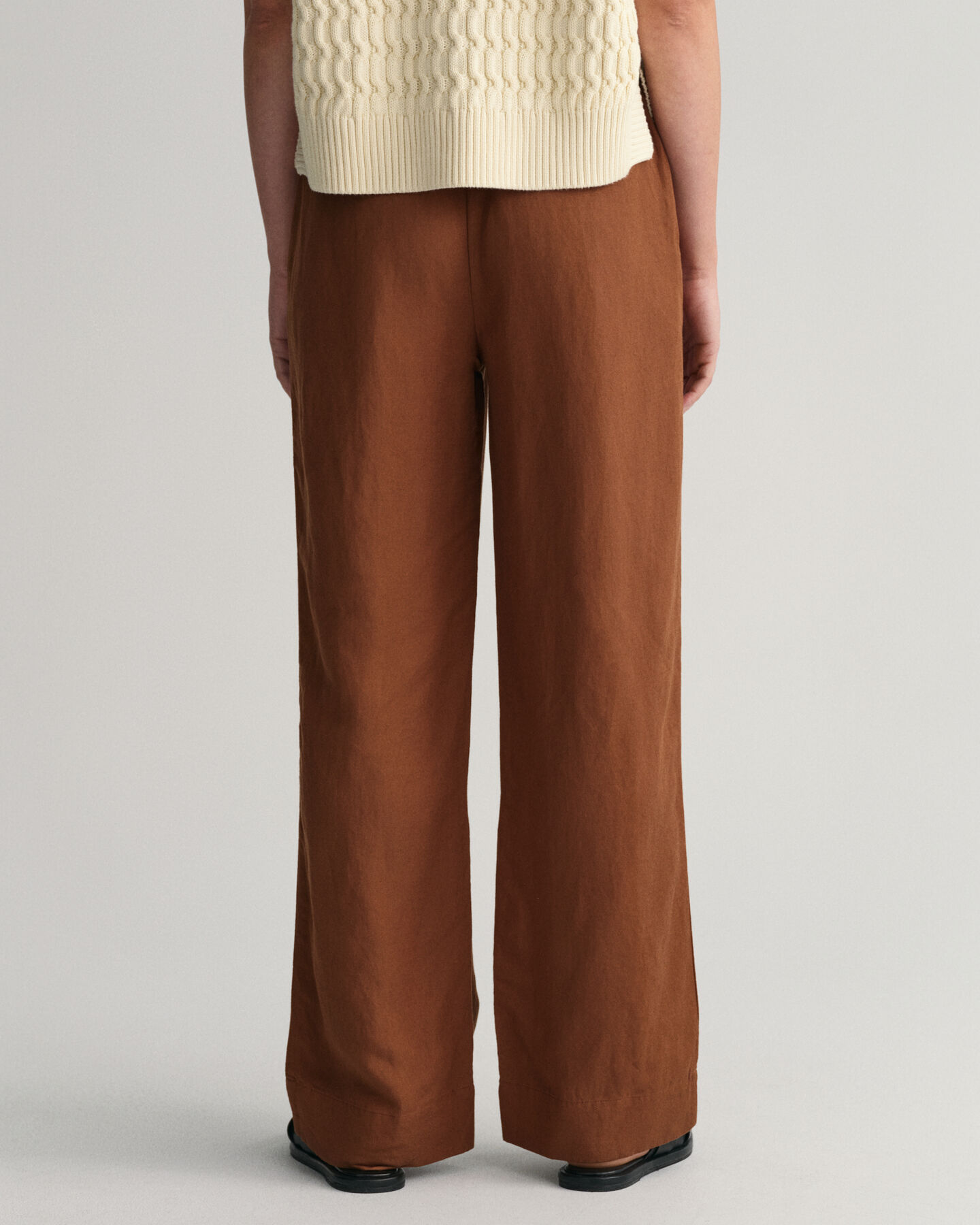 Pantalones de lino y viscosa con cinturilla el&aacute;stica