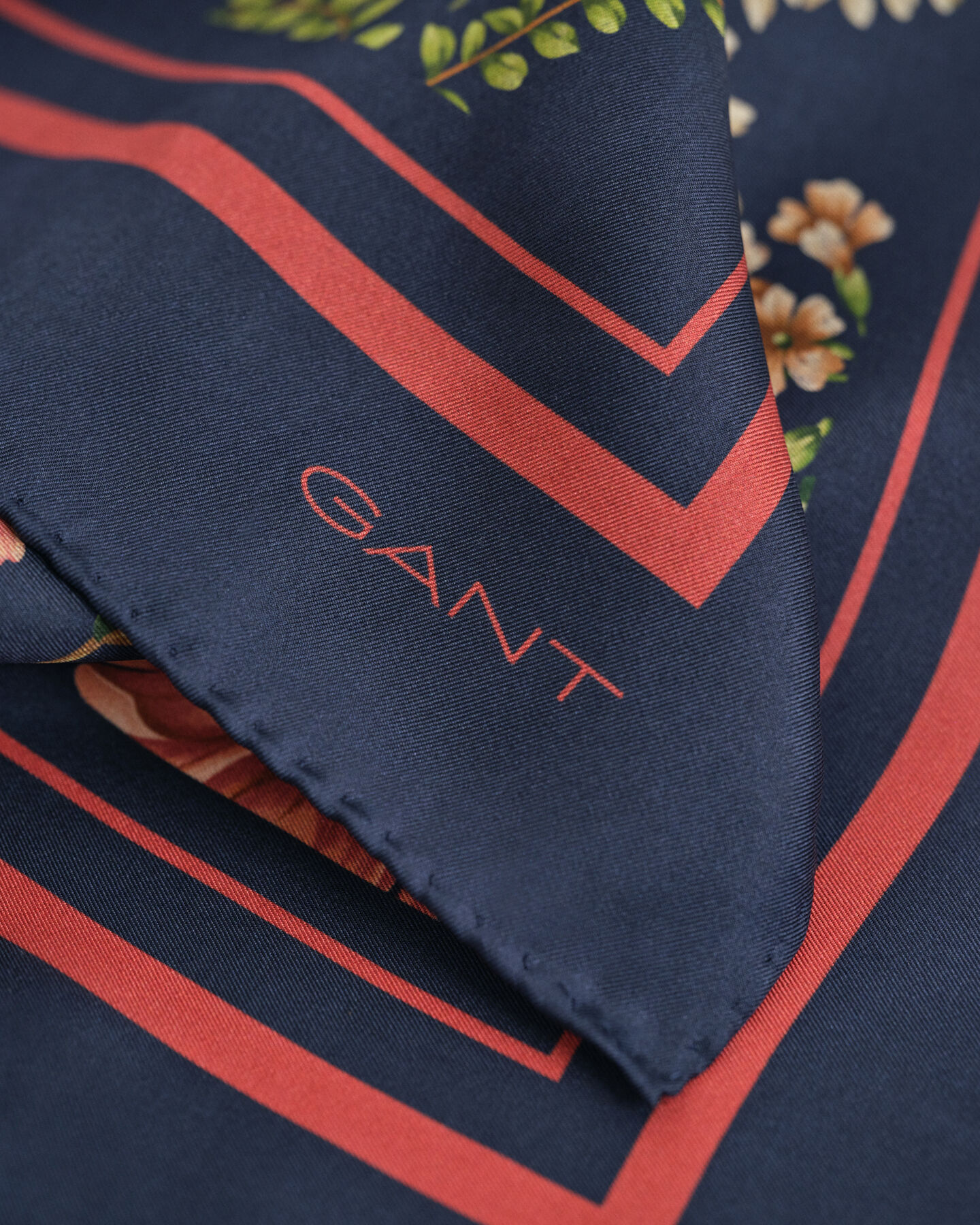 Pañuelo de seda con estampado de flores