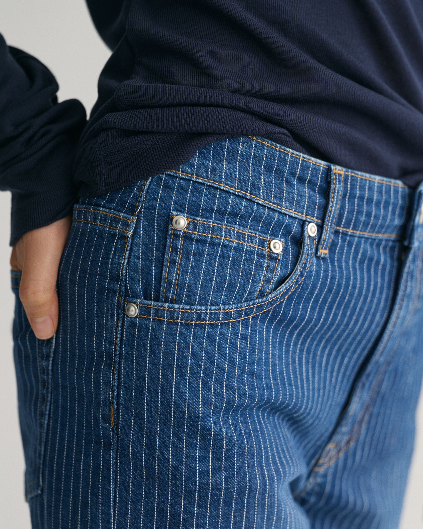 Vaqueros tobilleros de rayas con pernera recta