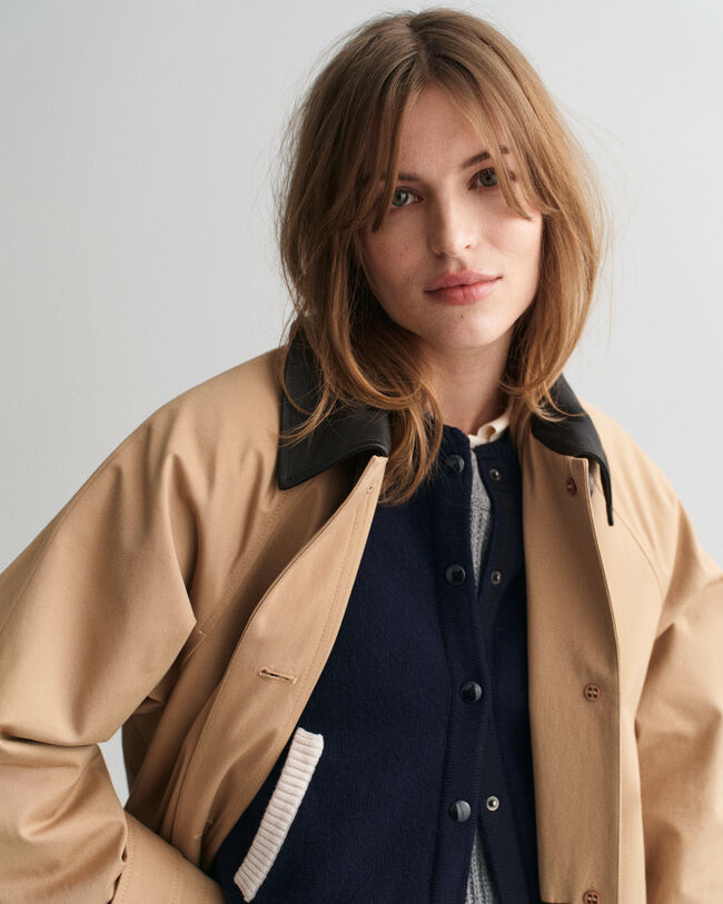 Gabán con cuello de piel