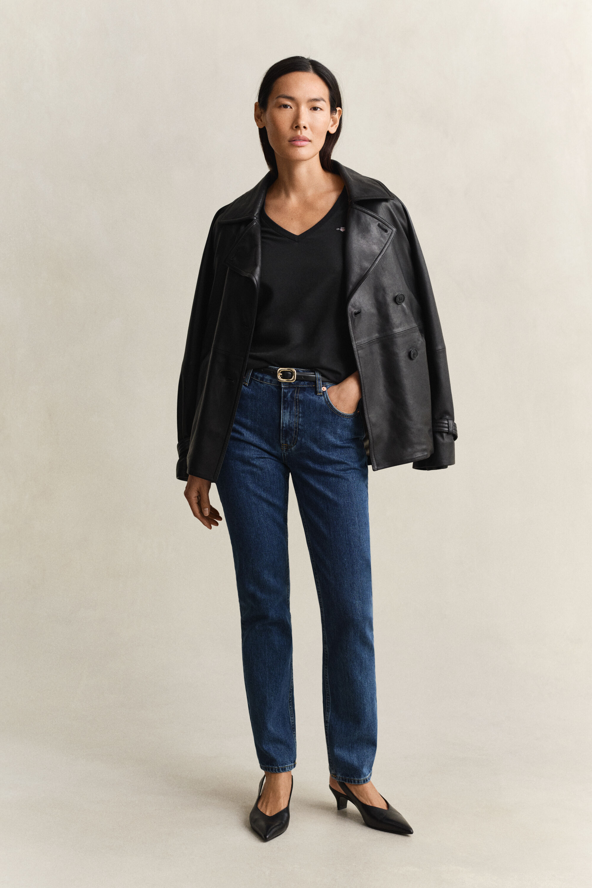 Camiseta Shield con cuello de pico