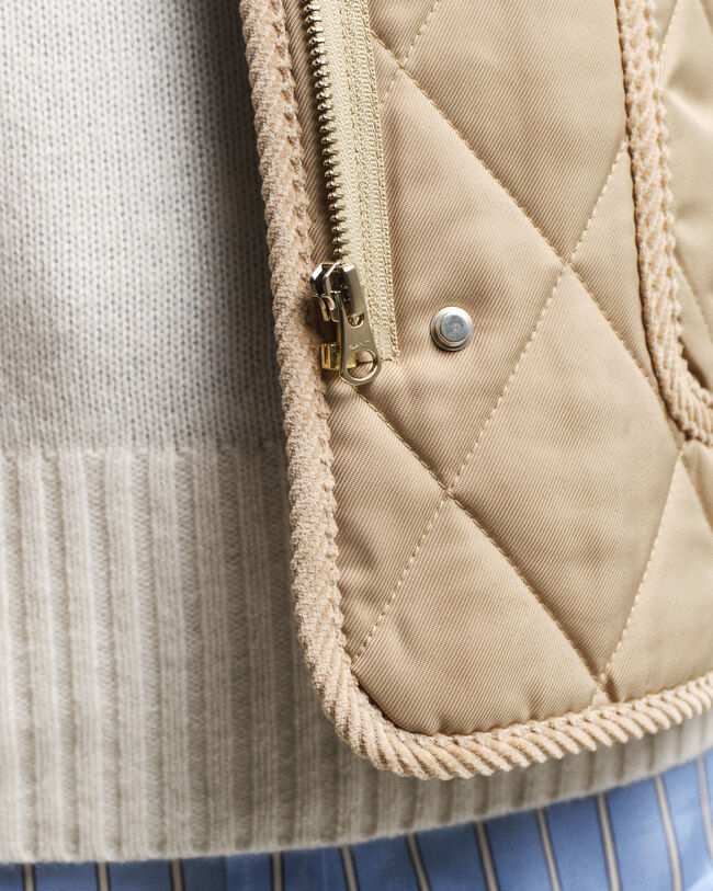Chaleco acolchado con detalles de pana