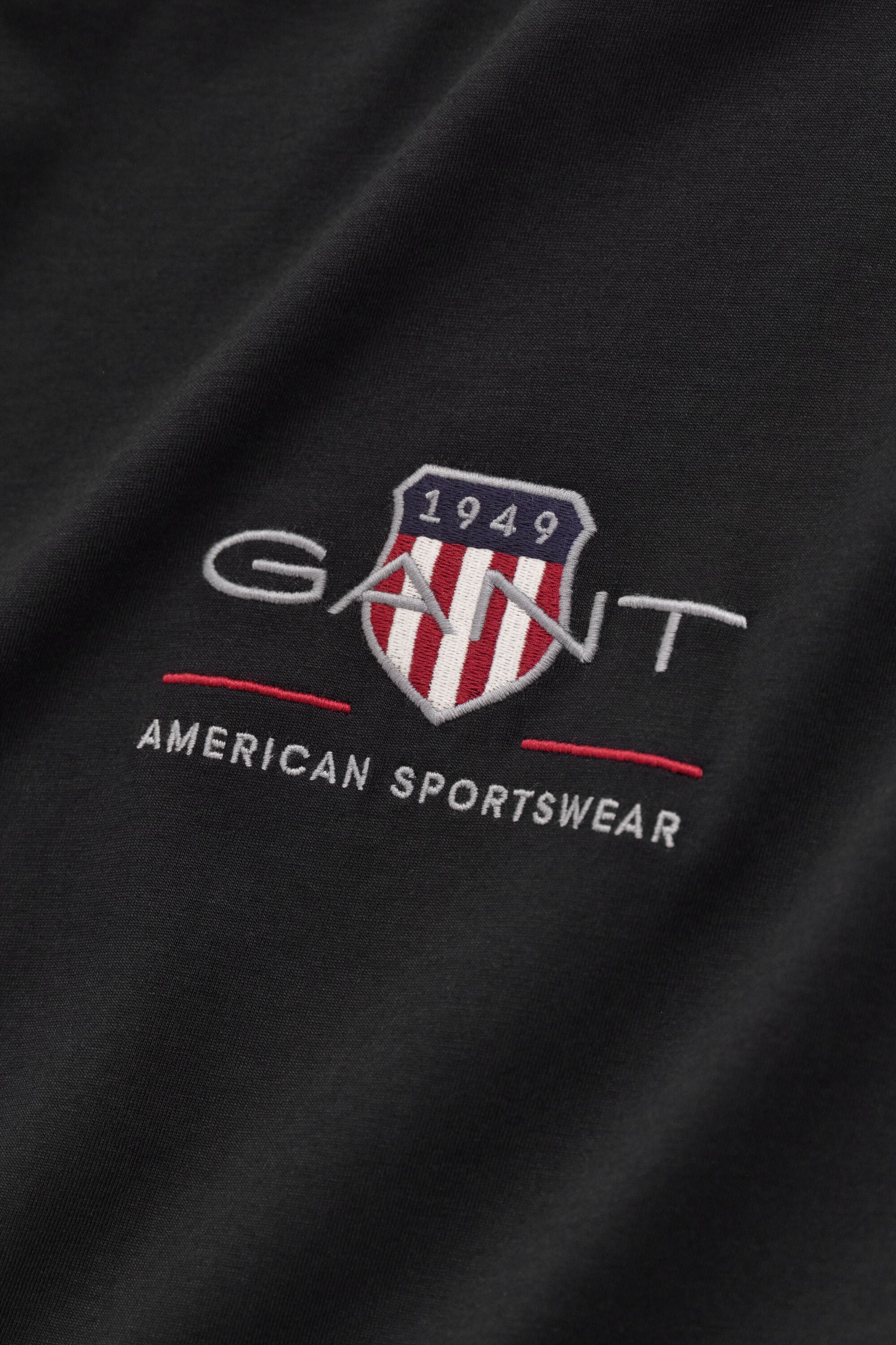 Camiseta bordada Archive Shield