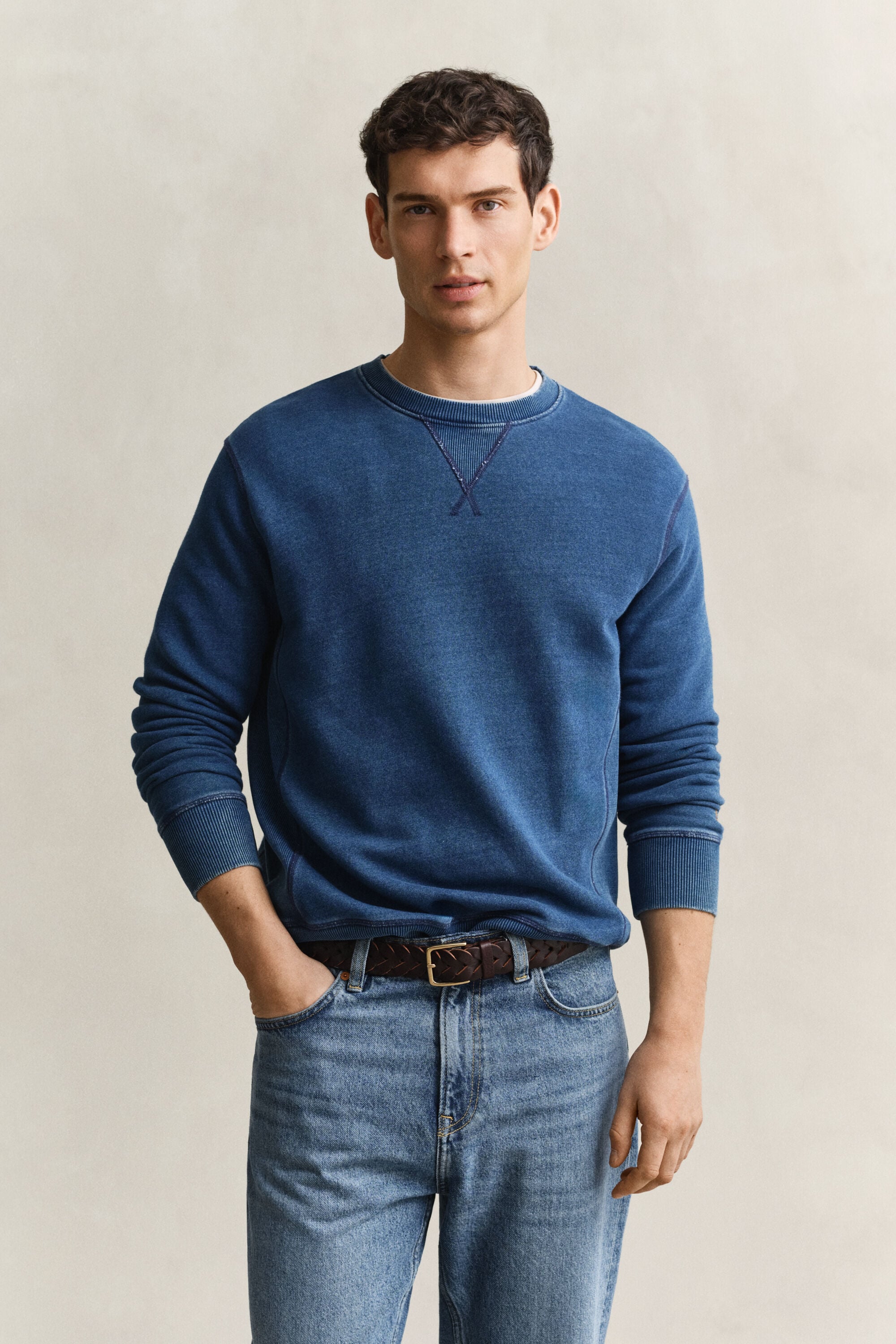 Sudadera añil de cuello redondo