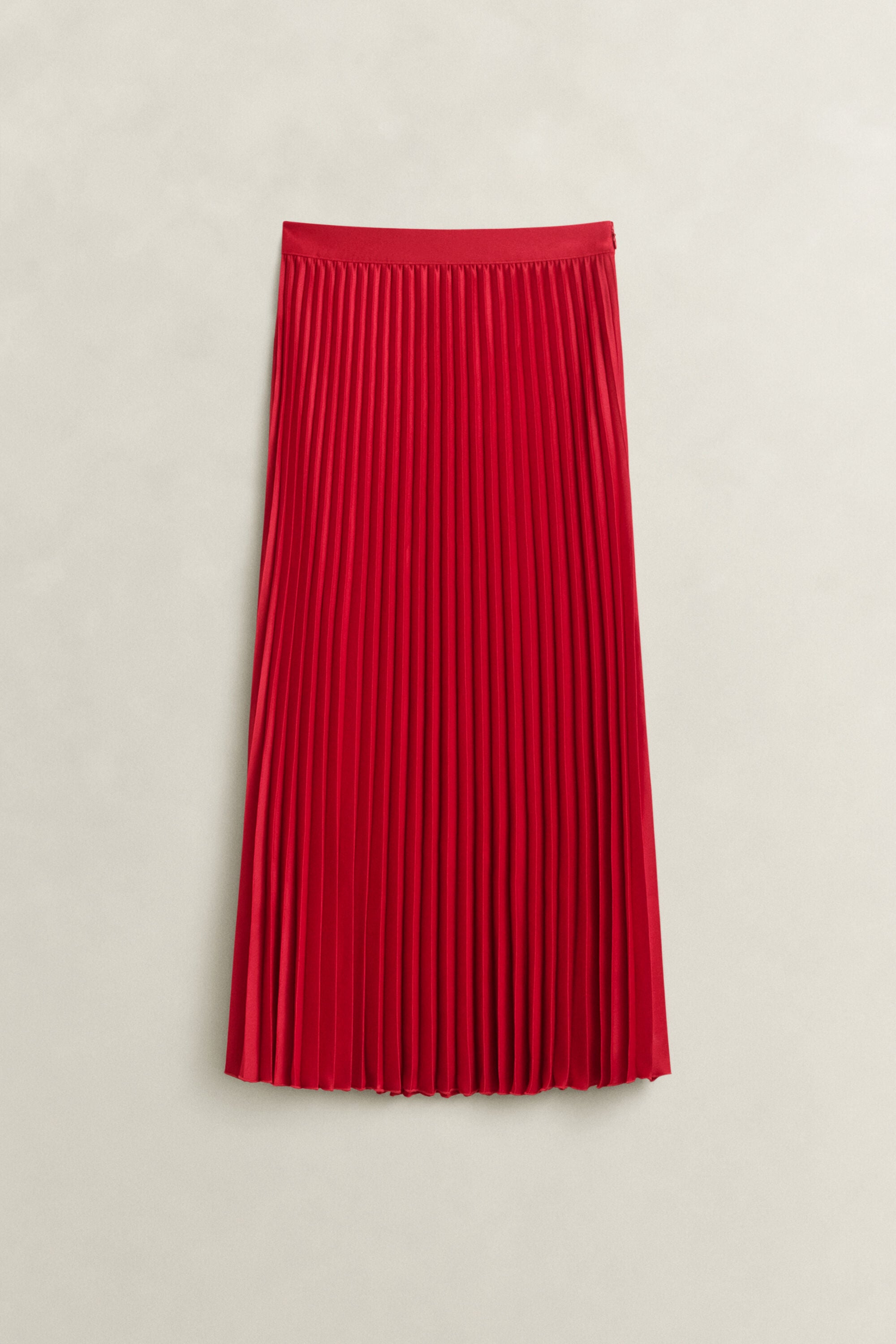 Falda plisada de satén
