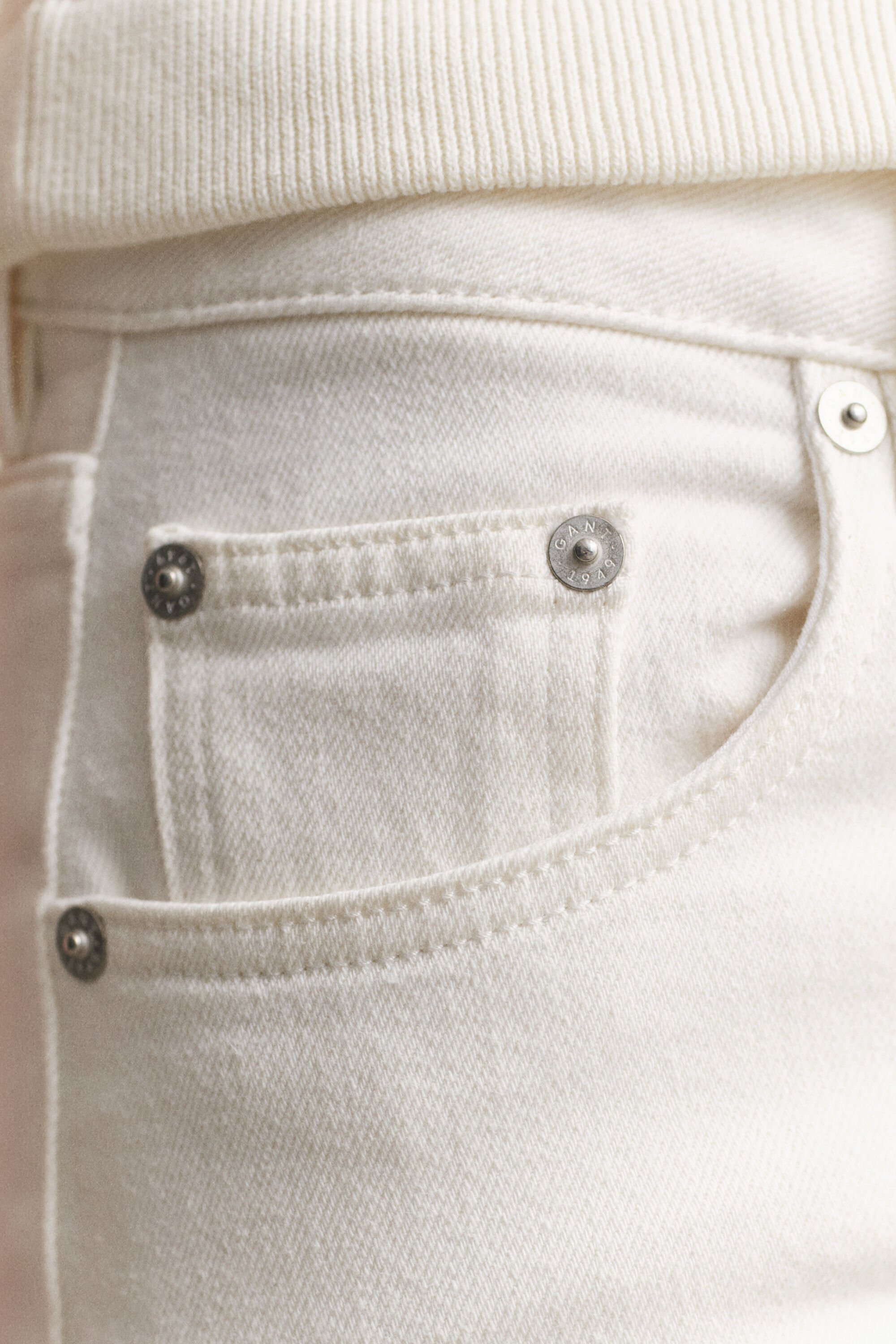 Vaqueros elásticos de pernera recta