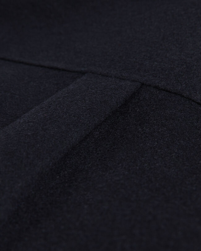 Sobrecamisa cosida a mano