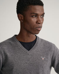 Jersey de cuello de pico en lana de oveja muy fina