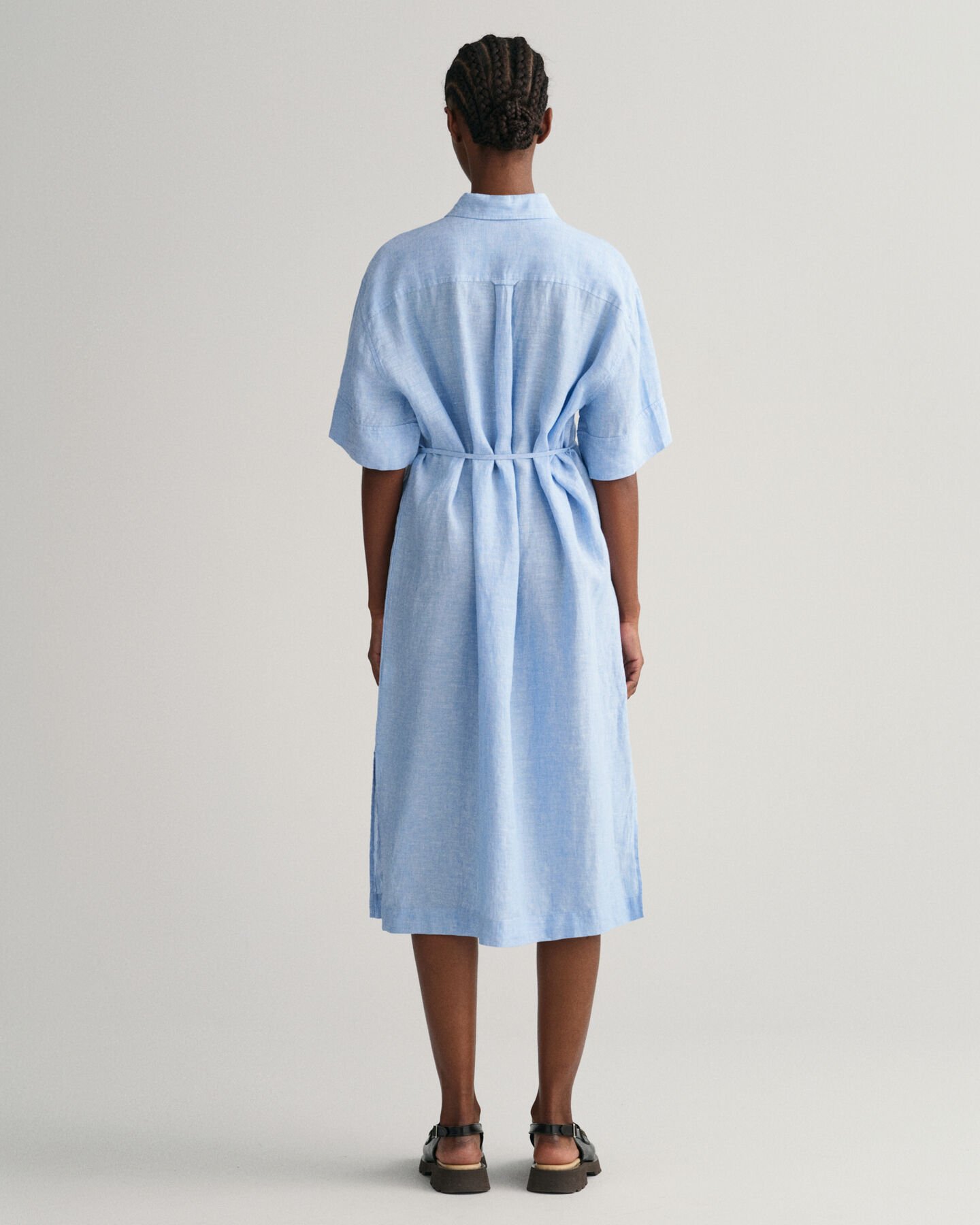 Vestido camisero de manga corta de lino