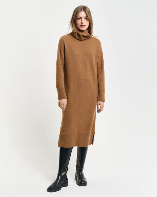 Vestido de cuello de cisne con detalle de espiga