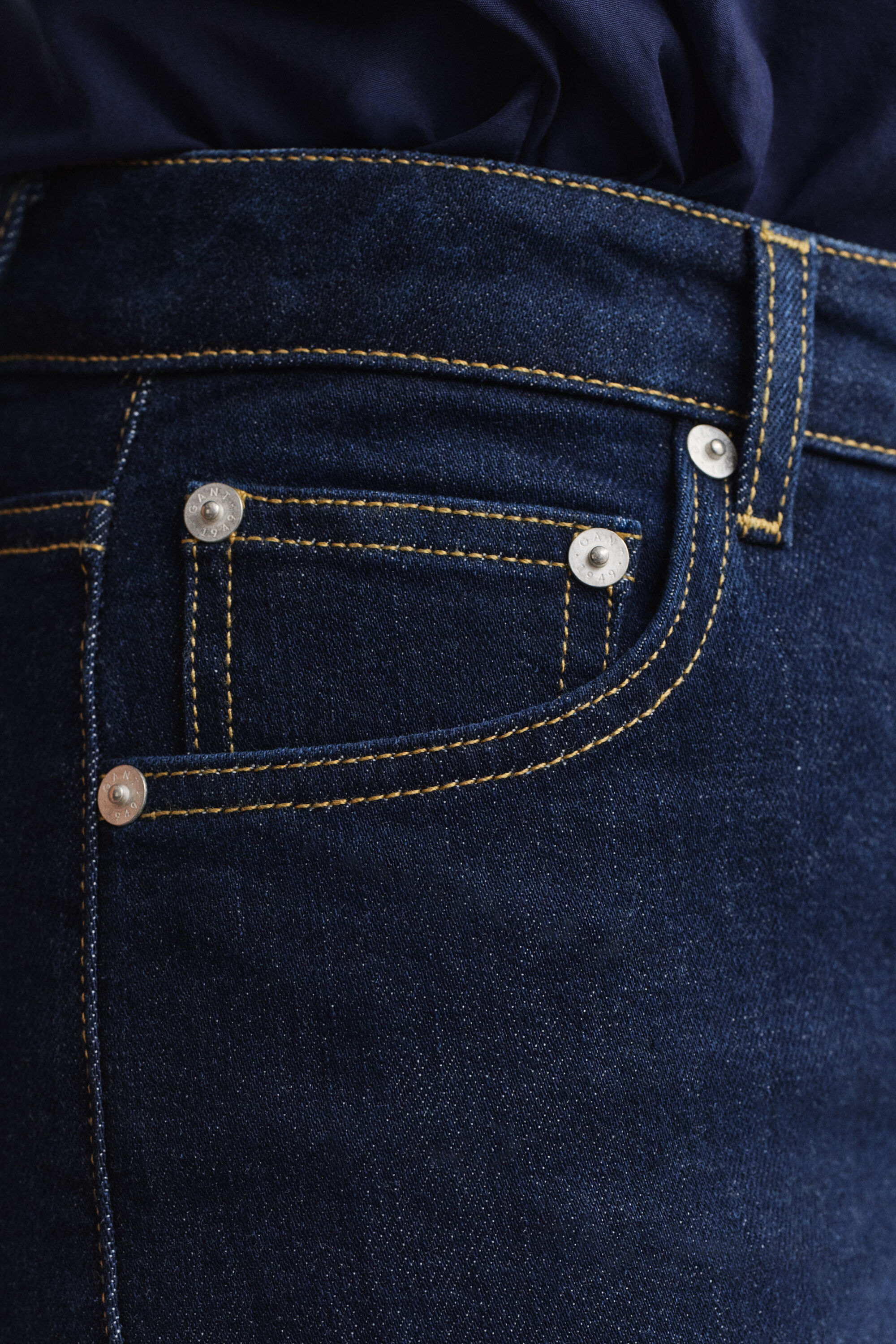 Vaqueros Slim Fit acampanados elásticos