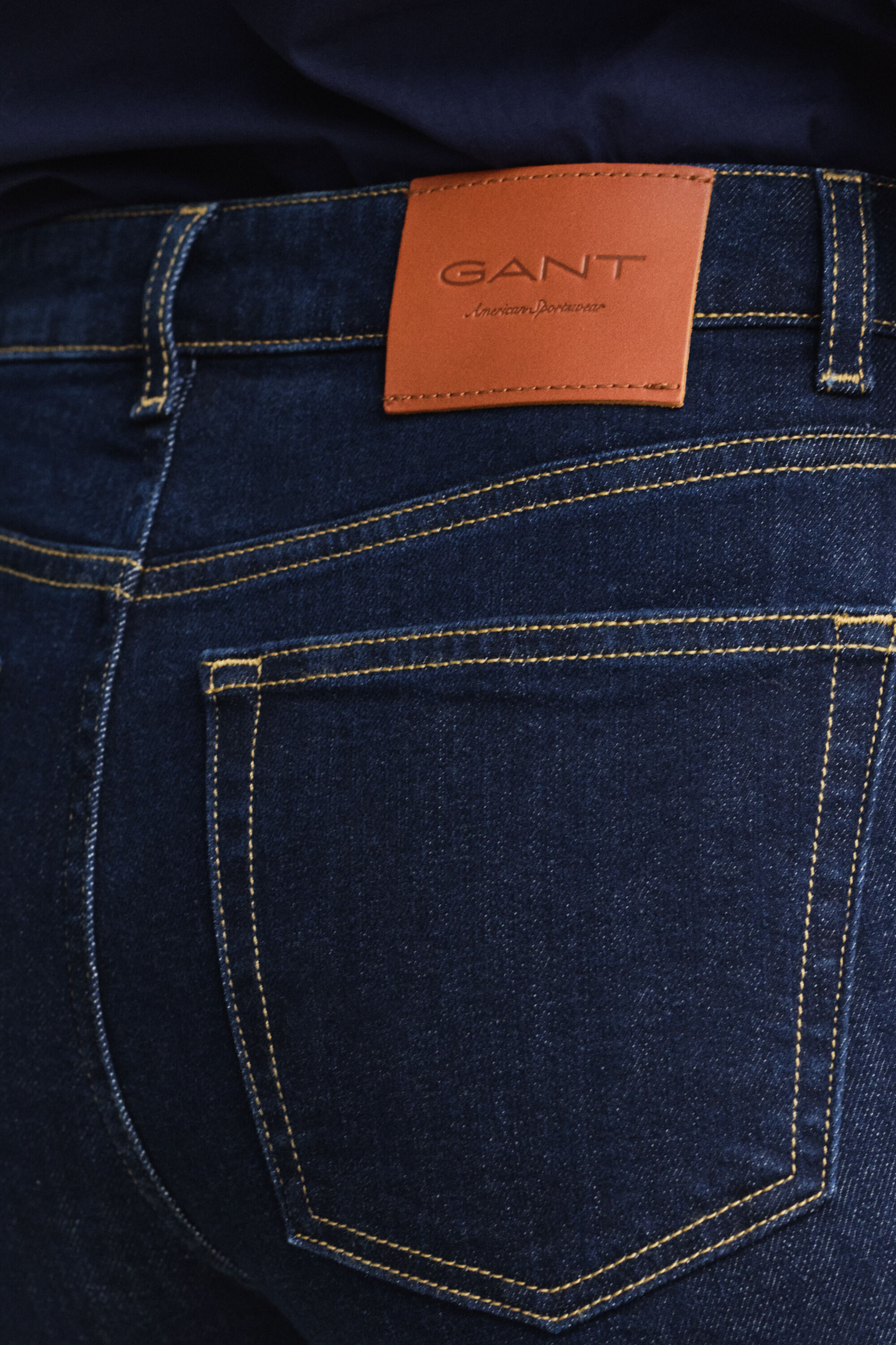 Vaqueros Slim Fit acampanados elásticos
