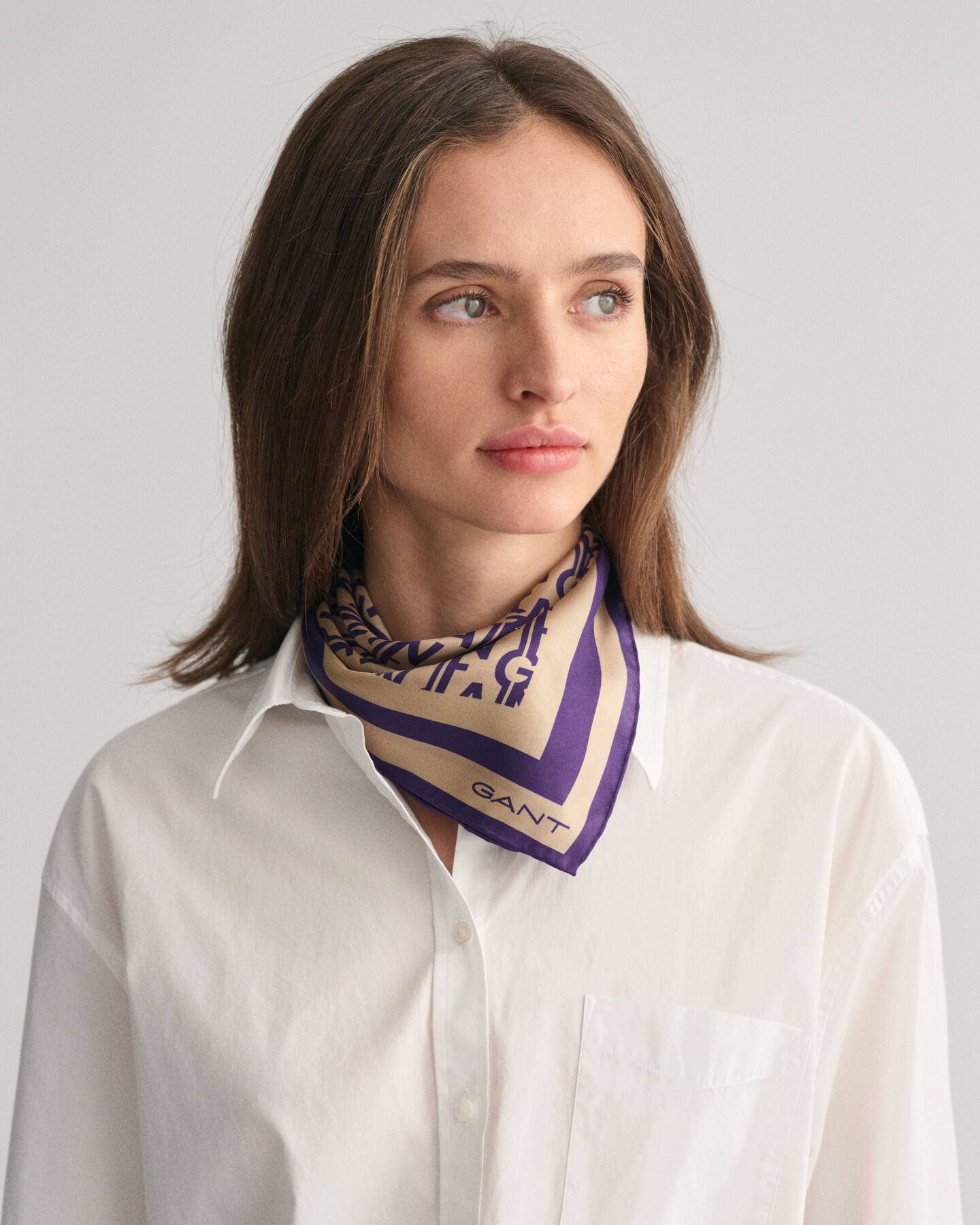 Pa&ntilde;uelo de seda con estampado Monogram