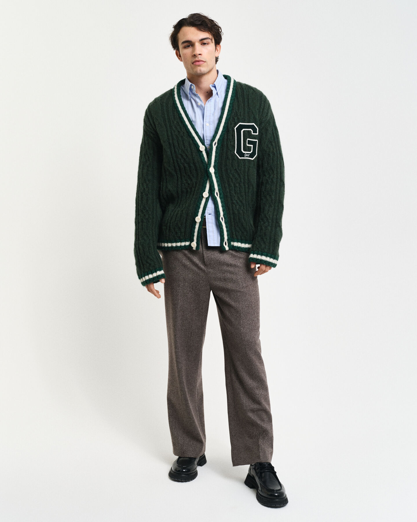 C&aacute;rdigan de punto de ochos con la G de temporada