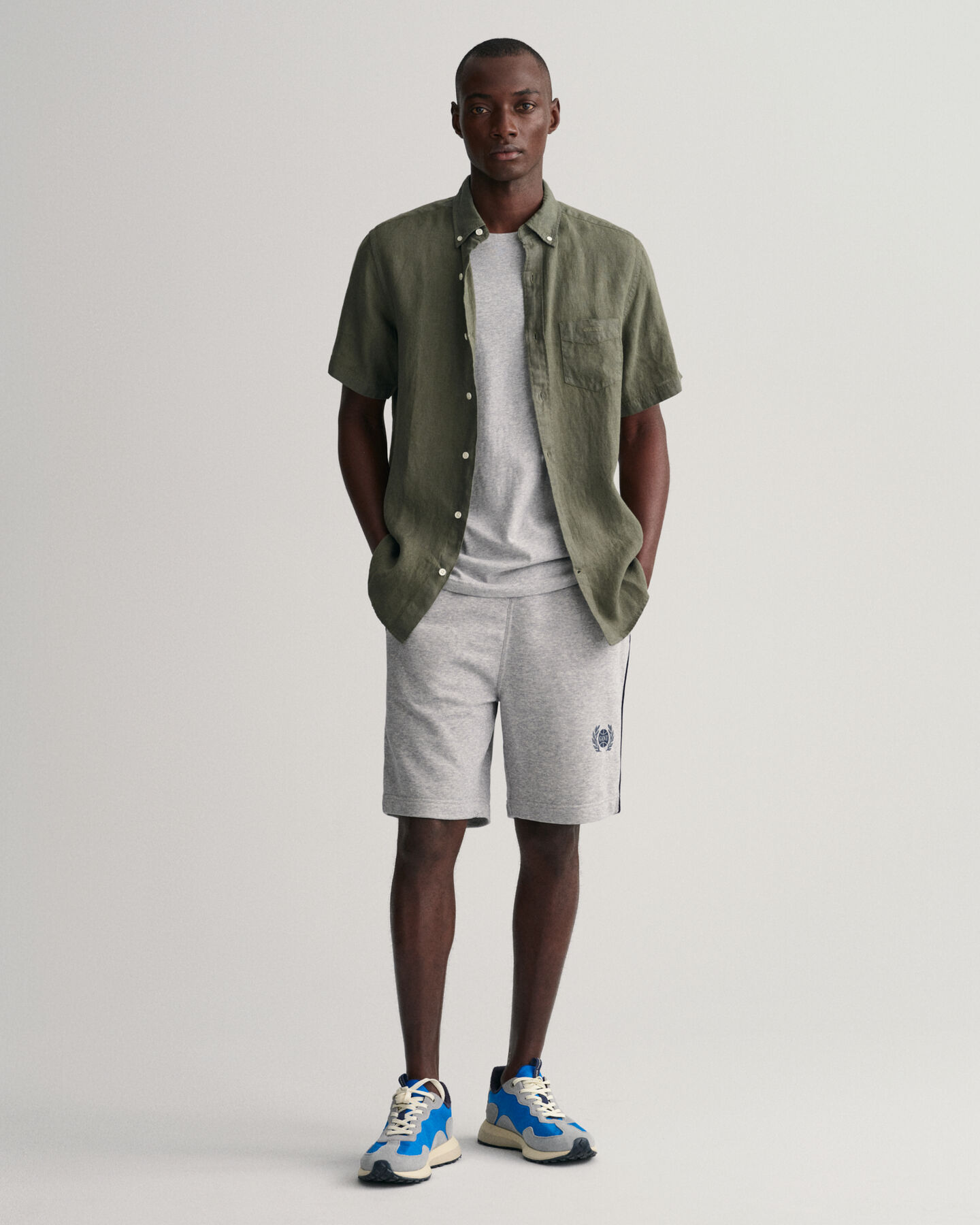 Camisa Regular Fit de manga corta y lino te&ntilde;ido en prenda