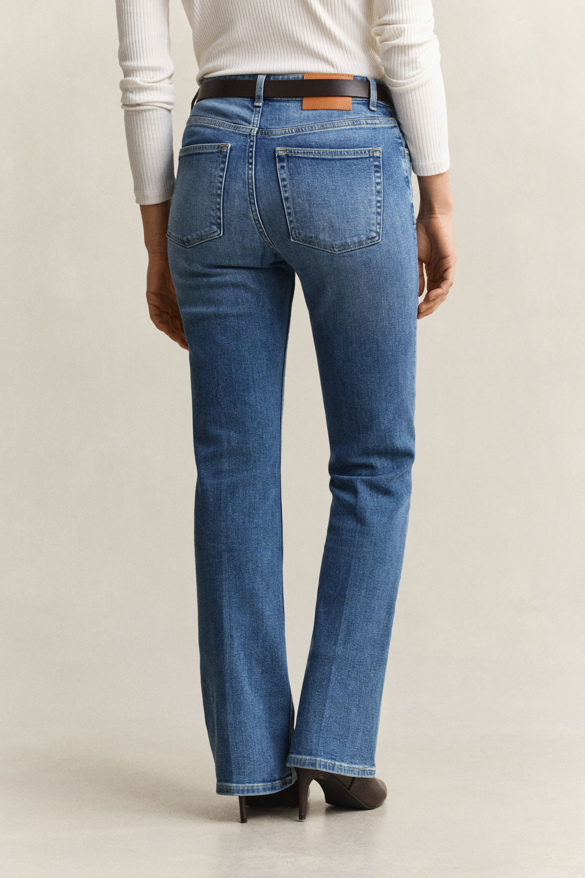 Vaqueros Slim Fit acampanados elásticos