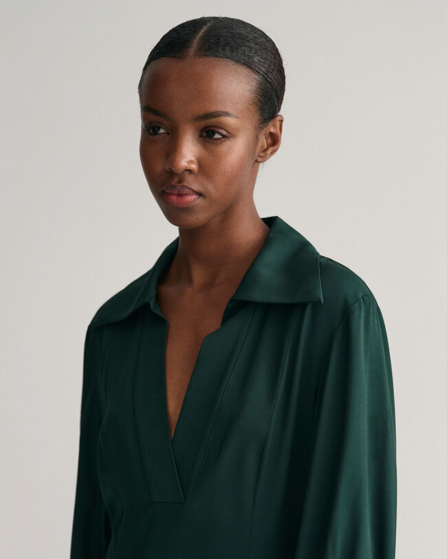 Vestido Slim Fit con pu&ntilde;os anchos