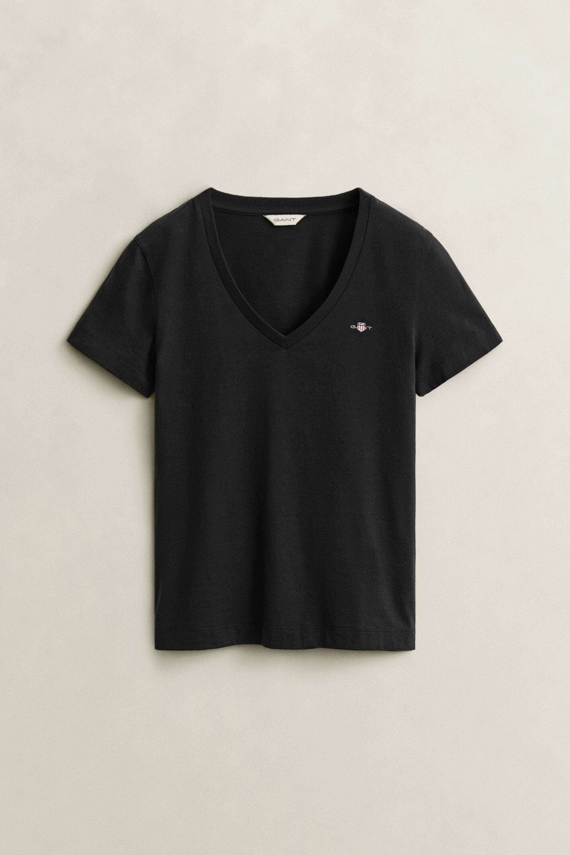 Camiseta Shield con cuello de pico